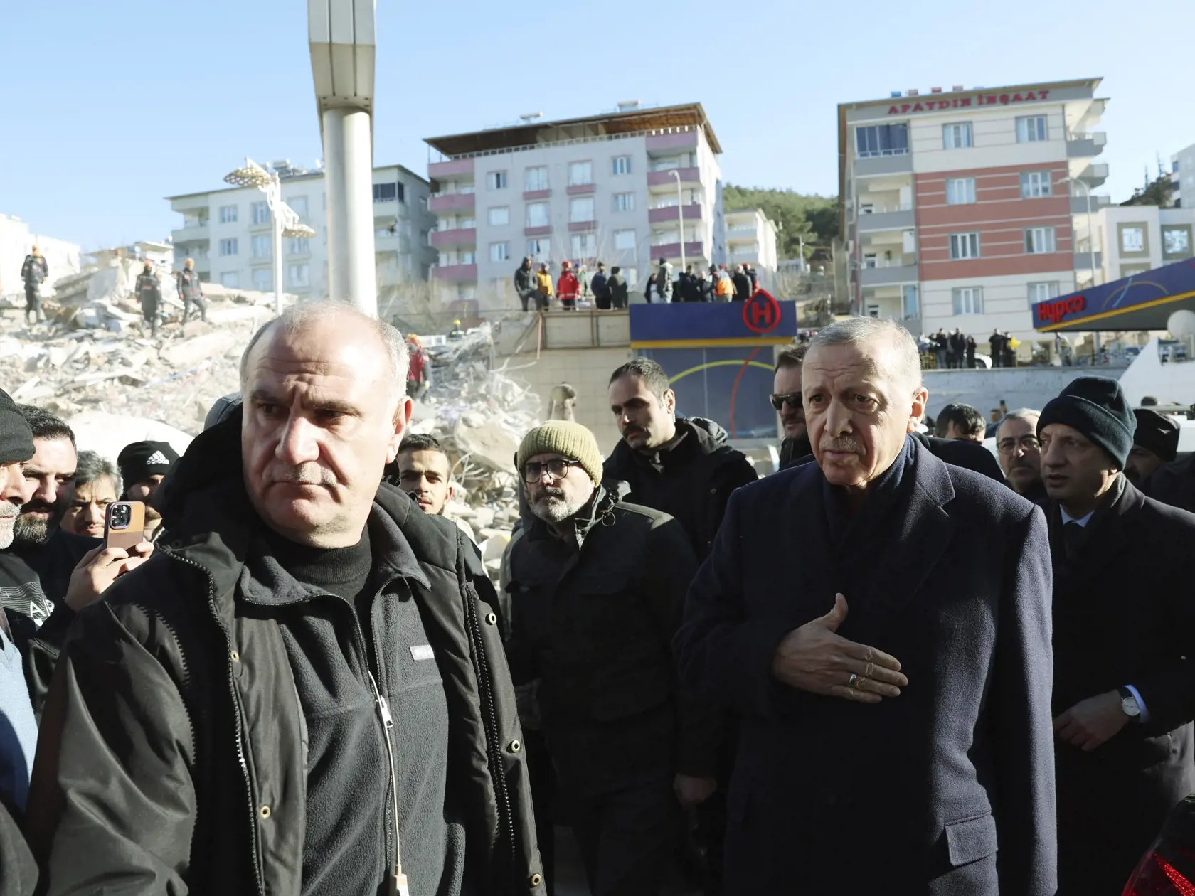 KK33 Kahramanmaras - Turecký prezident Recep Tayyip Erdogan počas návštevy tureckého mesta Kahramanmaras 8. februára 2023.