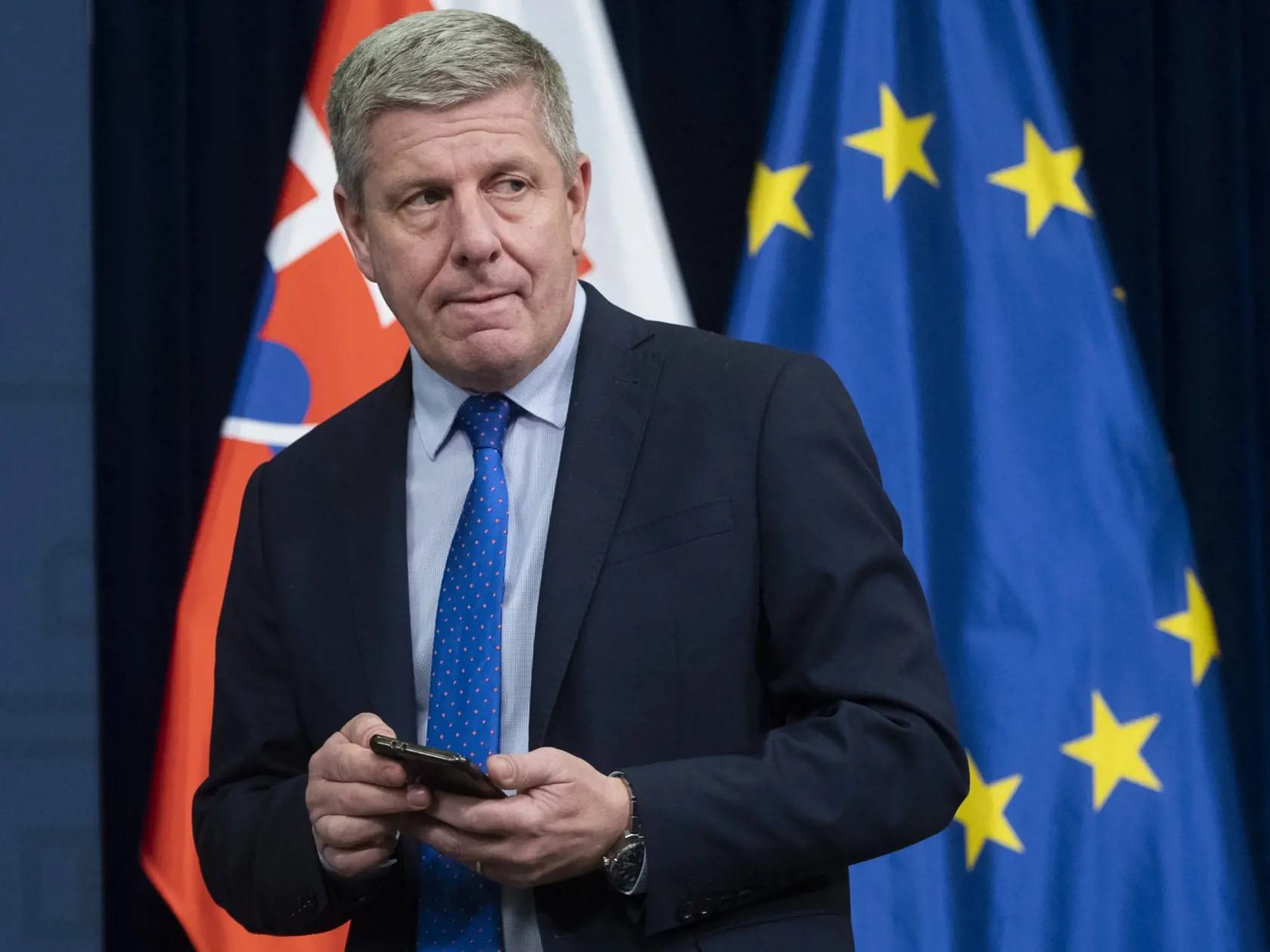 Dočasný minister Vladimír Lengvarský presviedča poisťovne, aby nevyužívali služby tzv. dohodárov a finančných agentov pri prepoisťovaní. Podľa zákona však už v tomto roku nebude možné takto meniť zdravotné poisťovne.
