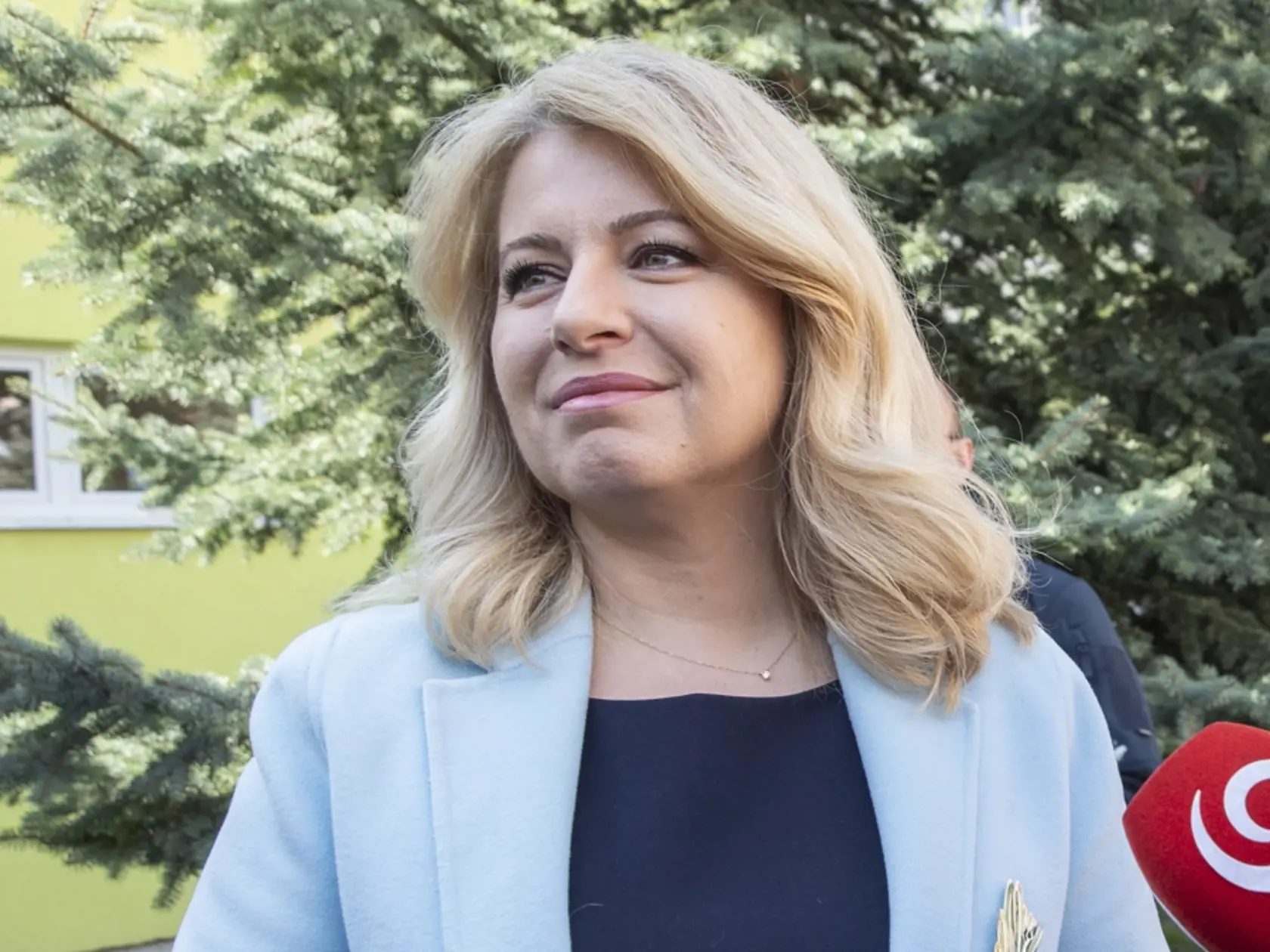 Na snímke je prezidentka Zuzana Čaputová vo volebnej miestnosti v Pezinku, kde hlasovala v 1. kole prezidentských volieb.