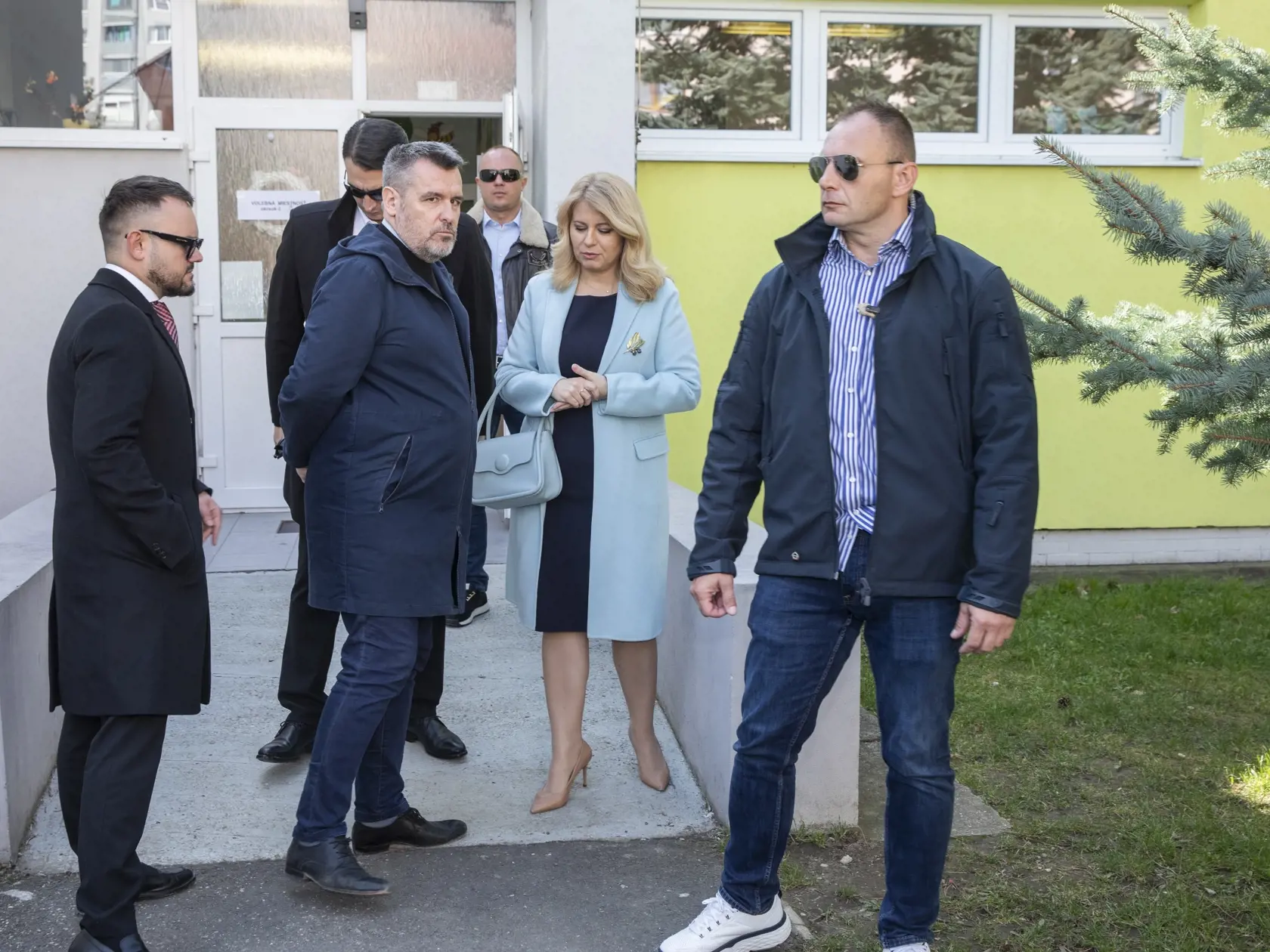 Na snímke je prezidentka Zuzana Čaputová vo volebnej miestnosti v Pezinku, kde hlasovala v 1. kole prezidentských volieb.