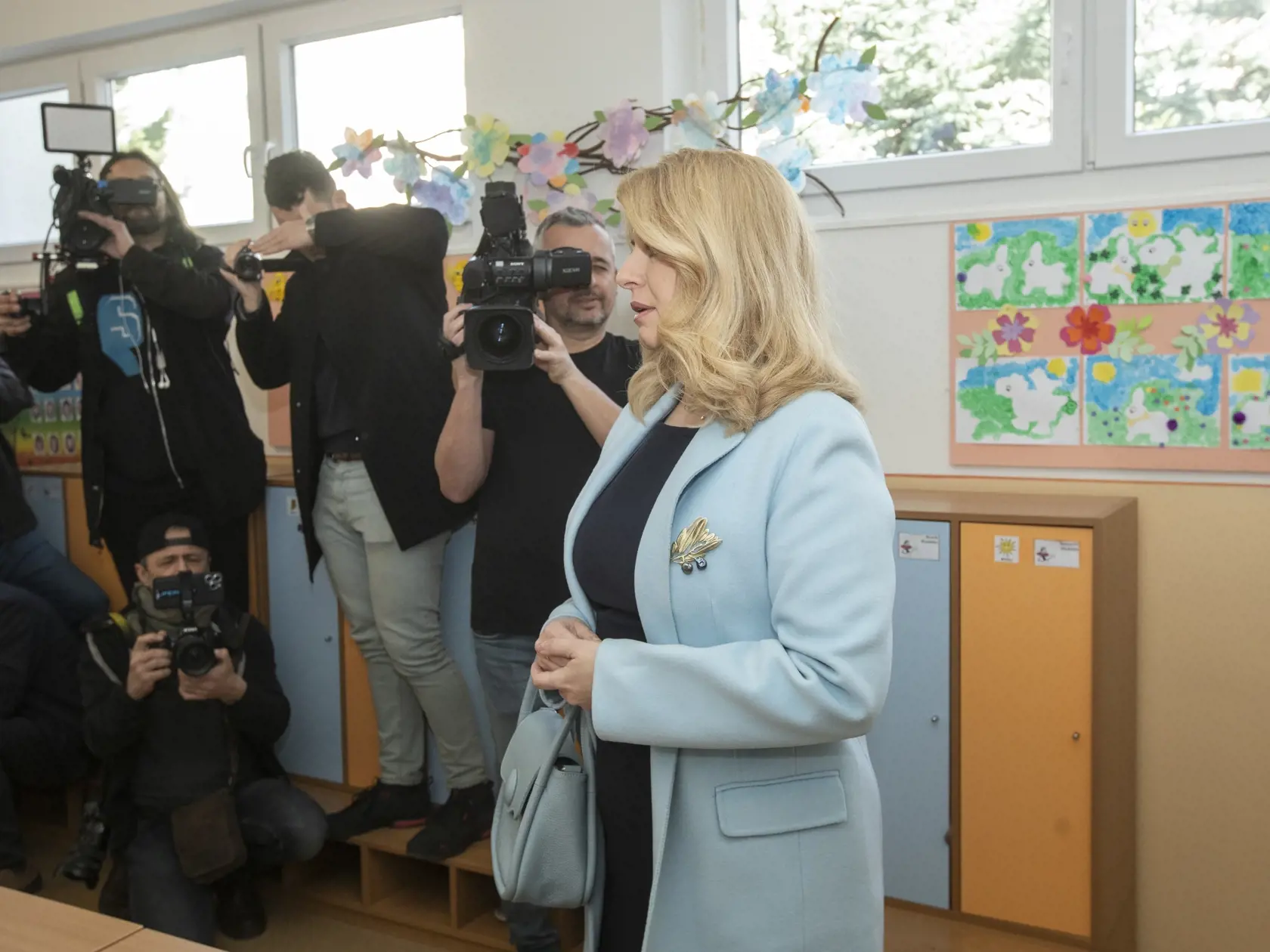 Na snímke je prezidentka Zuzana Čaputová vo volebnej miestnosti v Pezinku, kde hlasovala v 1. kole prezidentských volieb.