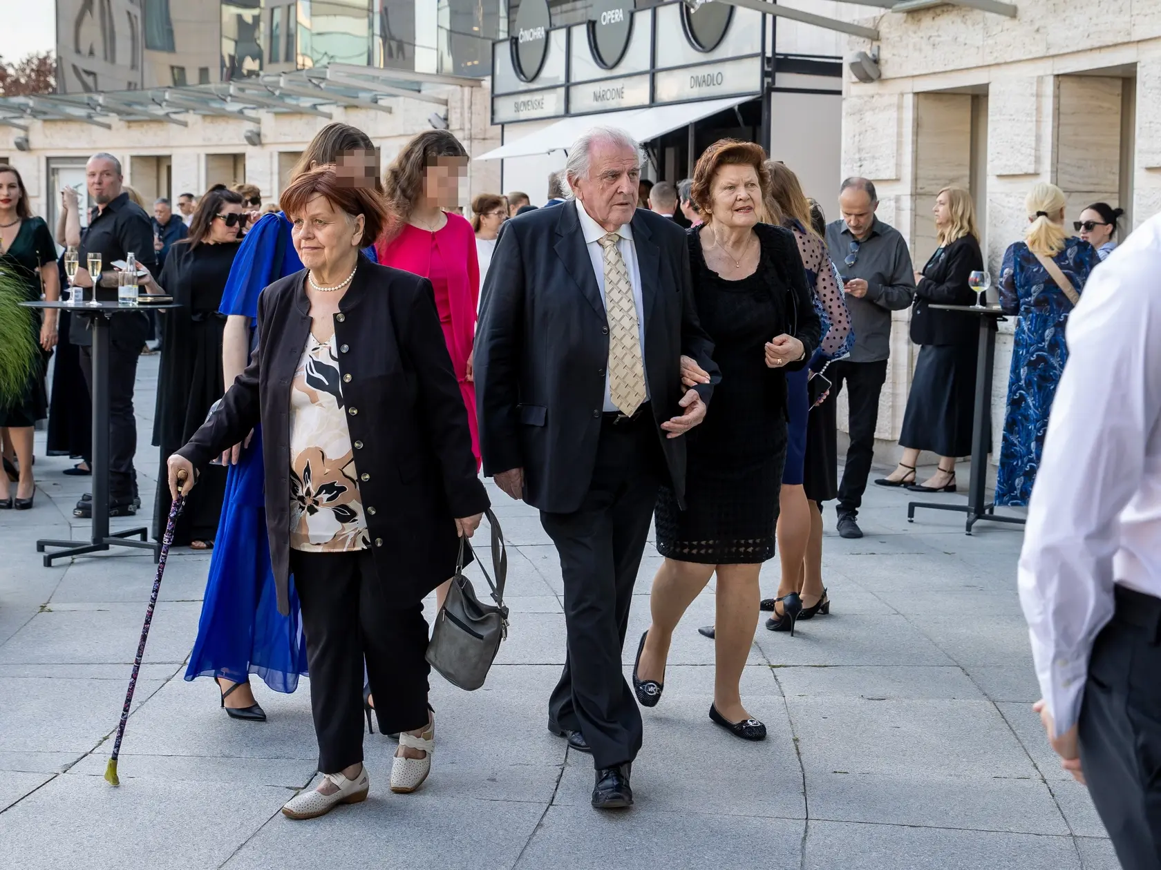 Na snímke Vladimír Mečiar, ktorý prichádza s rodinou na vystúpenie ruskej opernej speváčky Anny Netrebko do novej budovy Slovenského národného divadla v Bratislave. 