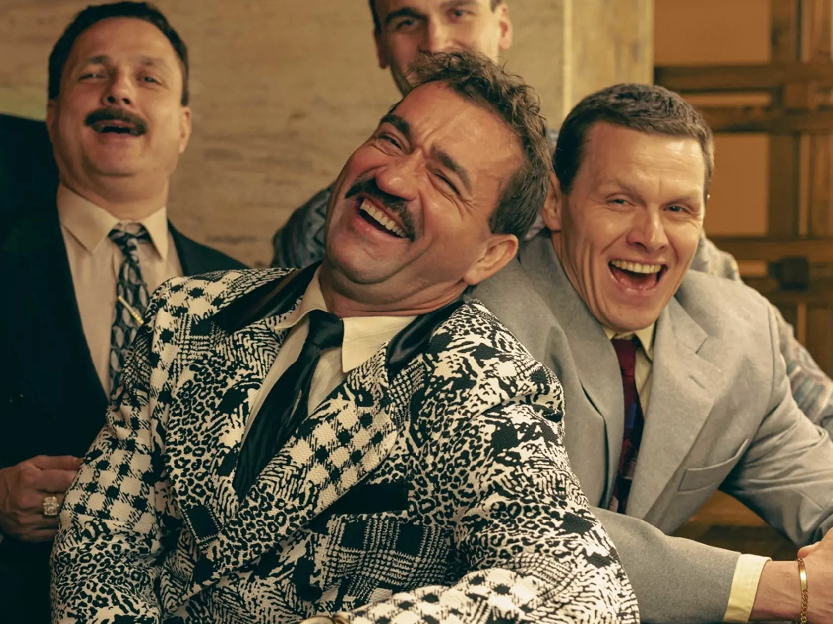 Vo filme Miki hrajú Milan Ondrík, Dušan Cinkota, Gregor Hološka, Michal Kubovčík, Martin Nahálka, Anna Javorková, Rebeka Poláková, Martin Nahálka, Miro Beňuš, Marek Fučík, Jozef Greguš, Ivo Tuli Vojtek, Petra Vajdová, Soňa Norisová, Matěj Hádek, Juraj Loj a ďalší.
