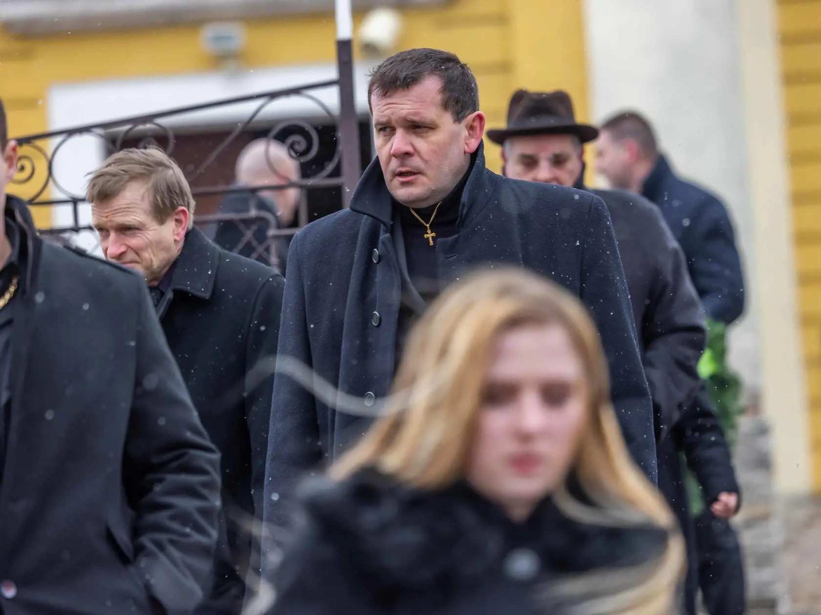 Nakrúca sa aj v exteriéroch, veď v divokých 90-tych rokoch sa vojna v podsvetí odohrávala aj v uliciach. Streľby či výbuchy boli bežné.