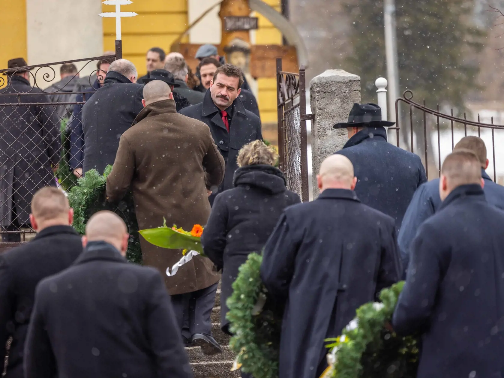 Nakrúcanie scény pohrebu mafiánovho brata Vladimíra v Telgárte, rodnej obci Mikuláša Černáka.