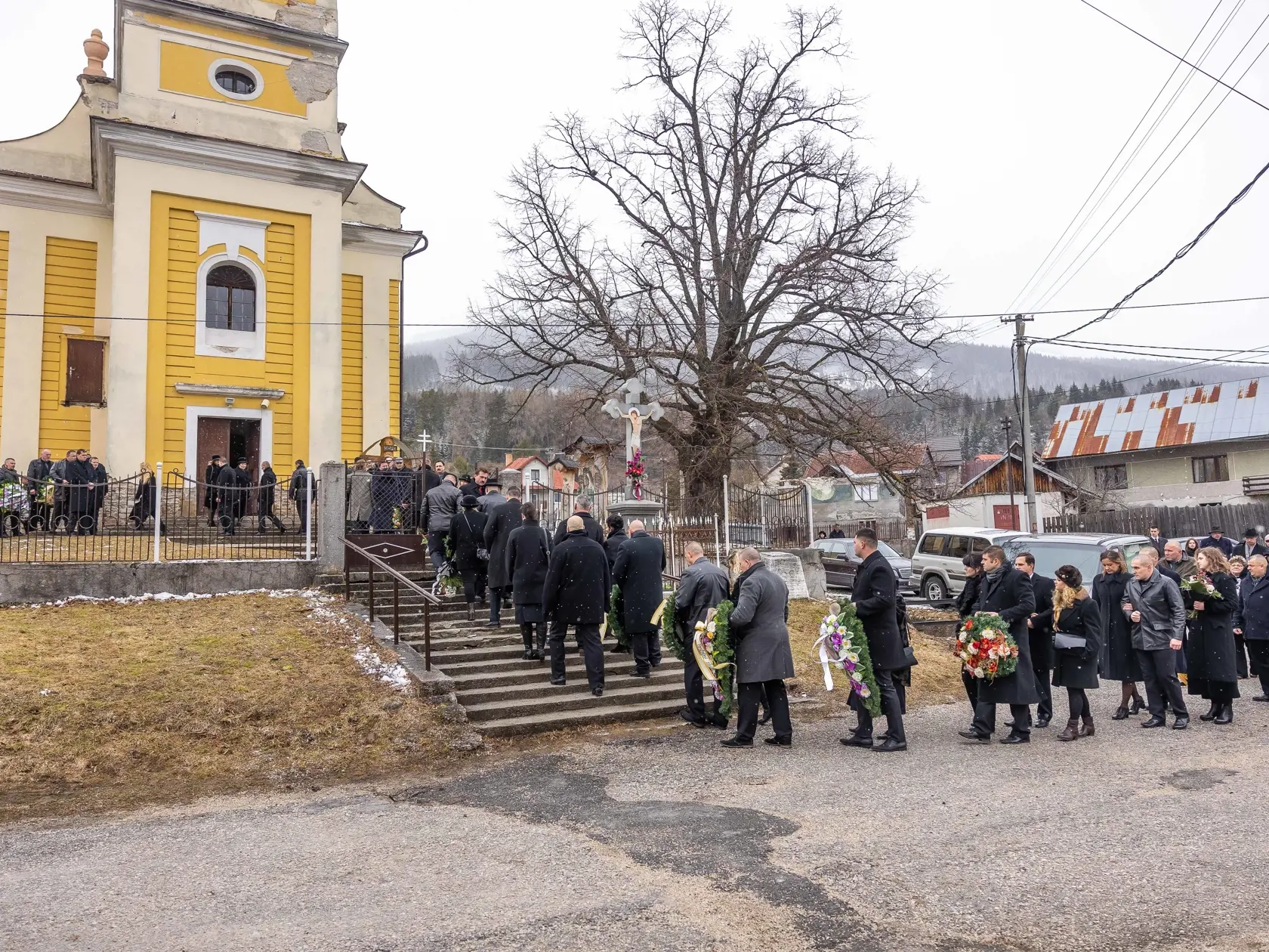 Nakrúcanie scény pohrebu mafiánovho brata Vladimíra v Telgárte, rodnej obci Mikuláša Černáka.