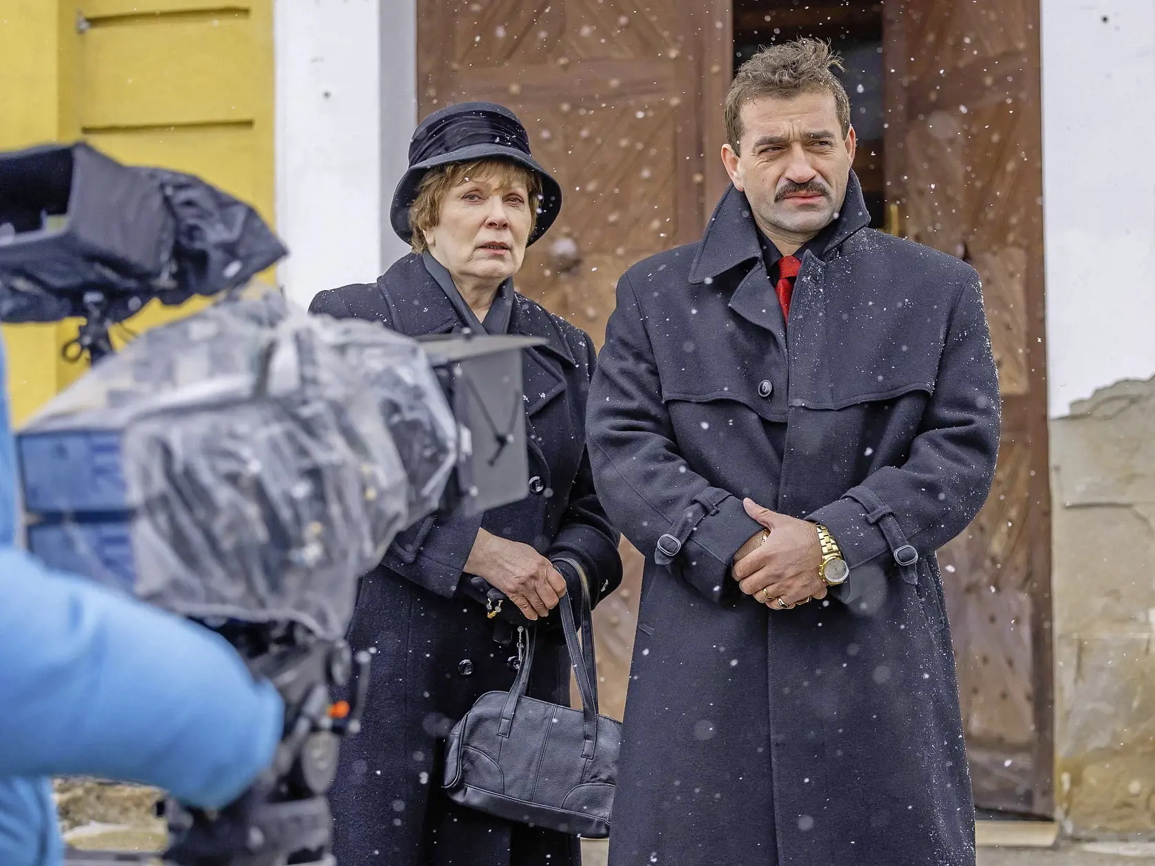 Vo filme stvárňuje mamu Mikuláša Černáka Anna Javorková a jeho skvelý herec Milan Ondrík.