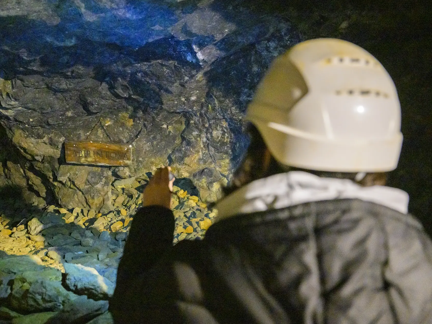 Na snímke prehliadka základného okruhu Slovenských opálových baní v Červenici 27. decembra 2024. FOTO TASR - Veronika Mihaliková