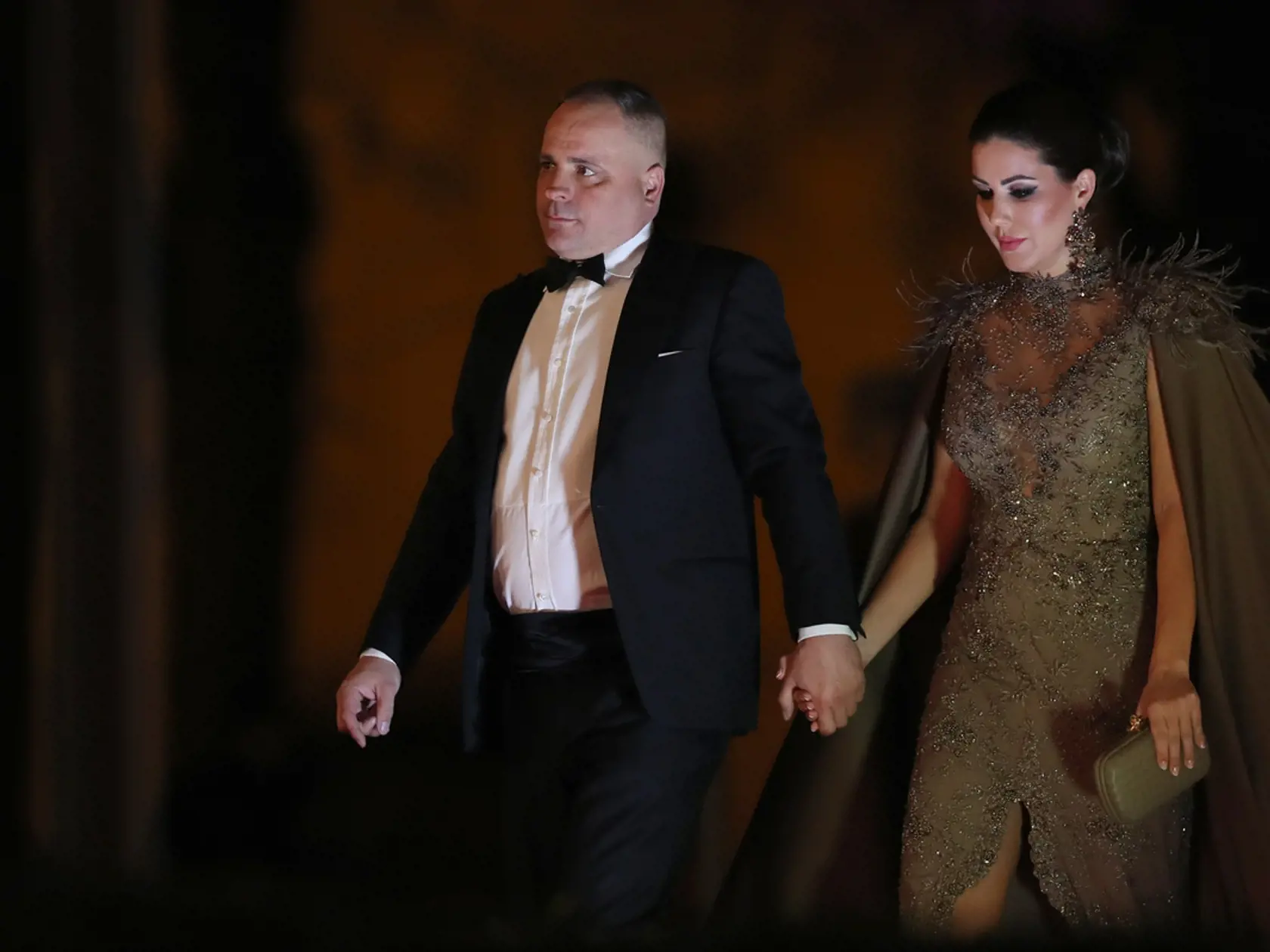 Príchody po červenom koberci na Ples v opere 2020.
