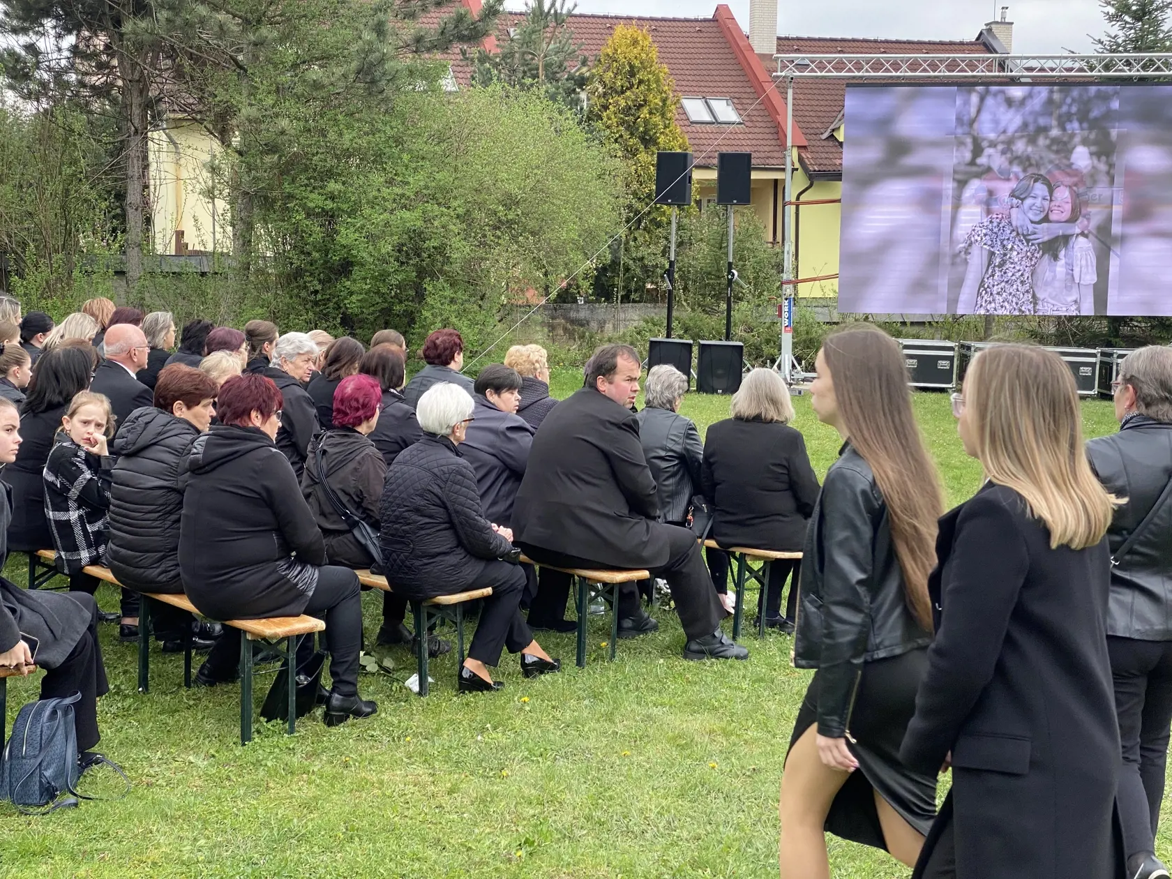 Pohreb Katky (†17) Lucky (†17) a Sofie (†18), obetí nehody pri Spišskej Kapitule.