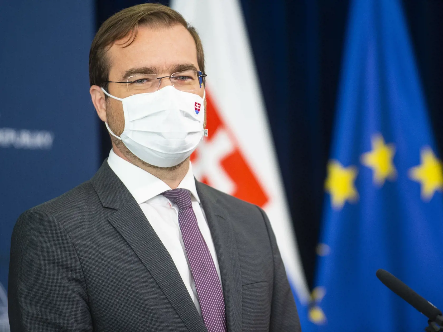 Na snímke minister zdravotníctva SR Marek Krajčí 
(OĽaNO) počas tlačovej konferencie po skončení mimoriadneho zasadnutia vlády k aktuálnej pandemickej situácii 9. októbra 2020 v Bratislave. FOTO TASR - Jakub Kotian
