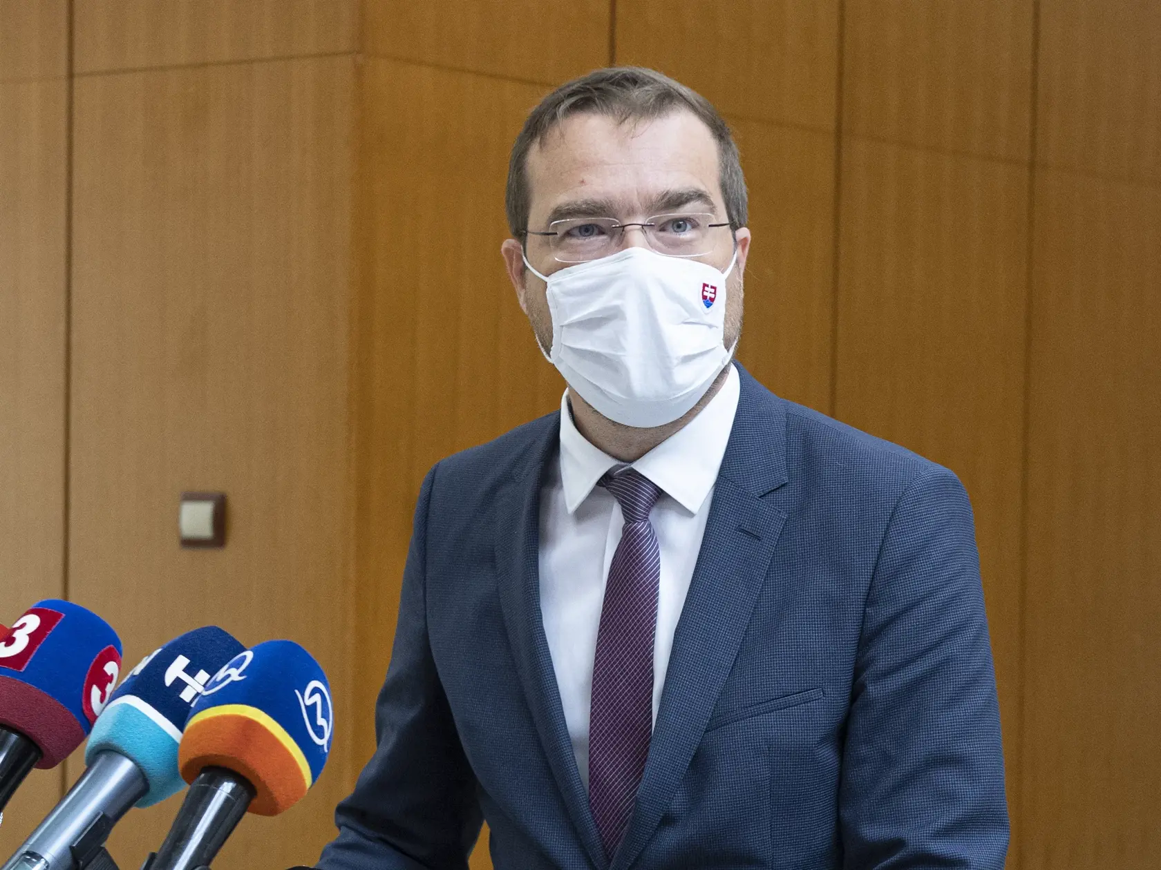 Na snímke minister zdravotníctva Marek Krajčí (OĽaNO) hovorí pred zasadnutím 33. schôdze vlády SR 19. augusta 2020 v Bratislave. FOTO TASR - Pavel Neubauer