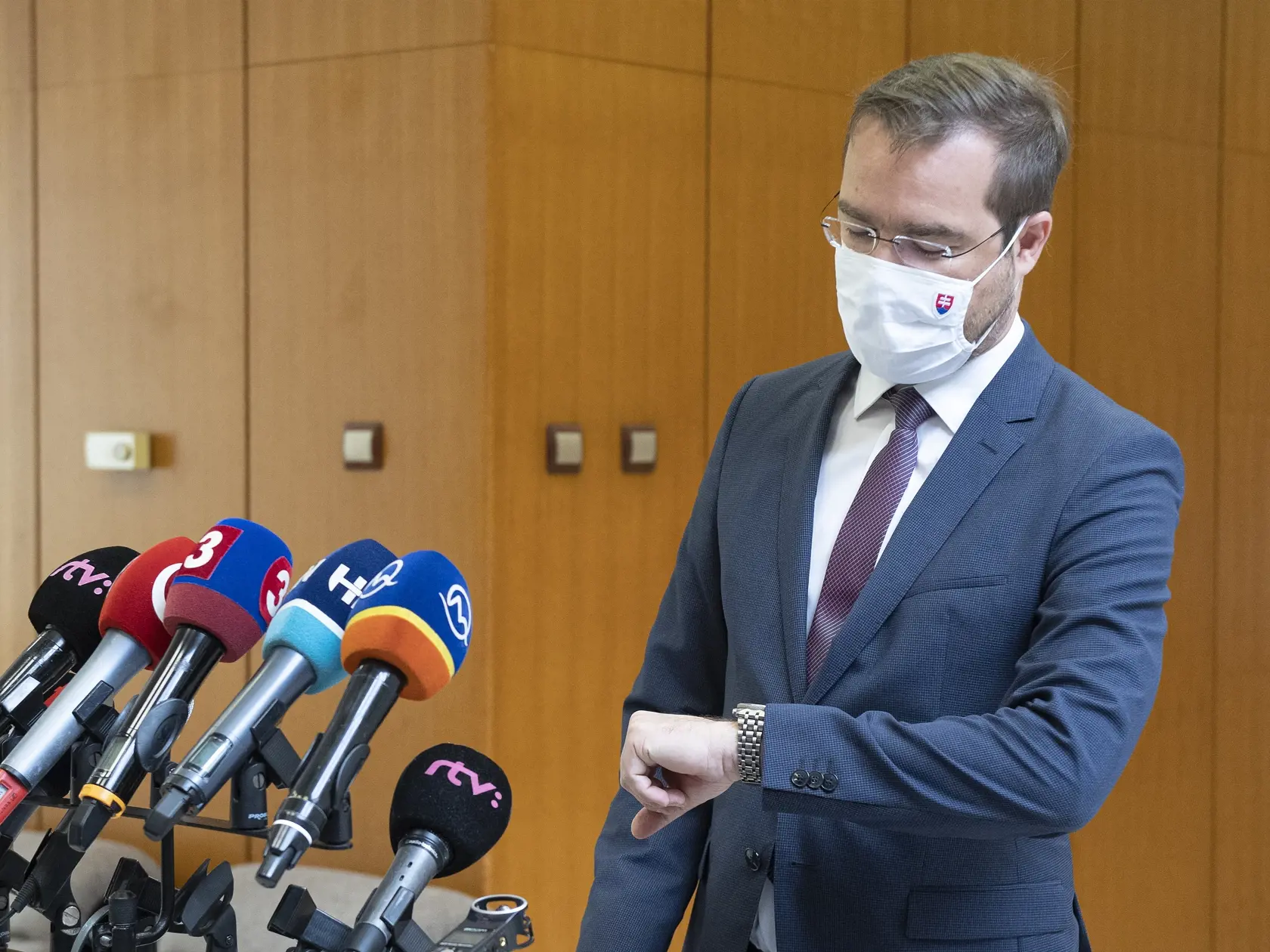 Na snímke minister zdravotníctva Marek Krajčí (OĽaNO) pred zasadnutím 33. schôdze vlády SR 19. augusta 2020 v Bratislave. FOTO TASR - Pavel Neubauer