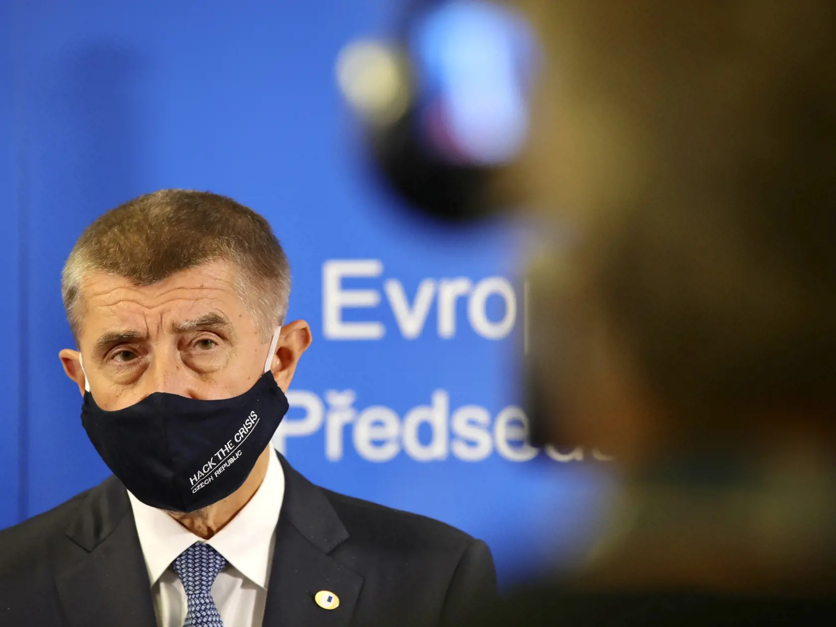 Český premiér Andrej Babiš hovorí počas tlačovej konferencie na dvojdňovom summite EÚ v sídle Európskej rady v Bruseli.