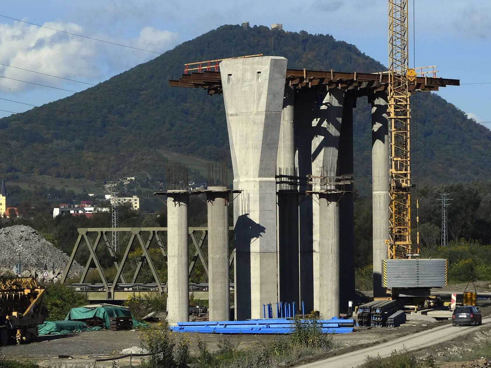Severný portál cestný tunel Bikoš, Šarišský hrad