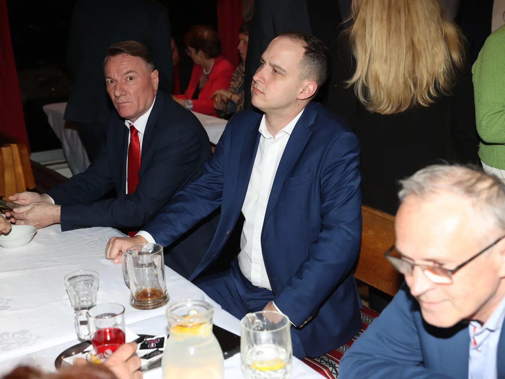 Volebná centrála Štefana Harabina: Na snímke uprostred poslanec parlamentu Adam Lučanský, syn tragicky zosnulého exprezidenta polície Milan Lučanského.