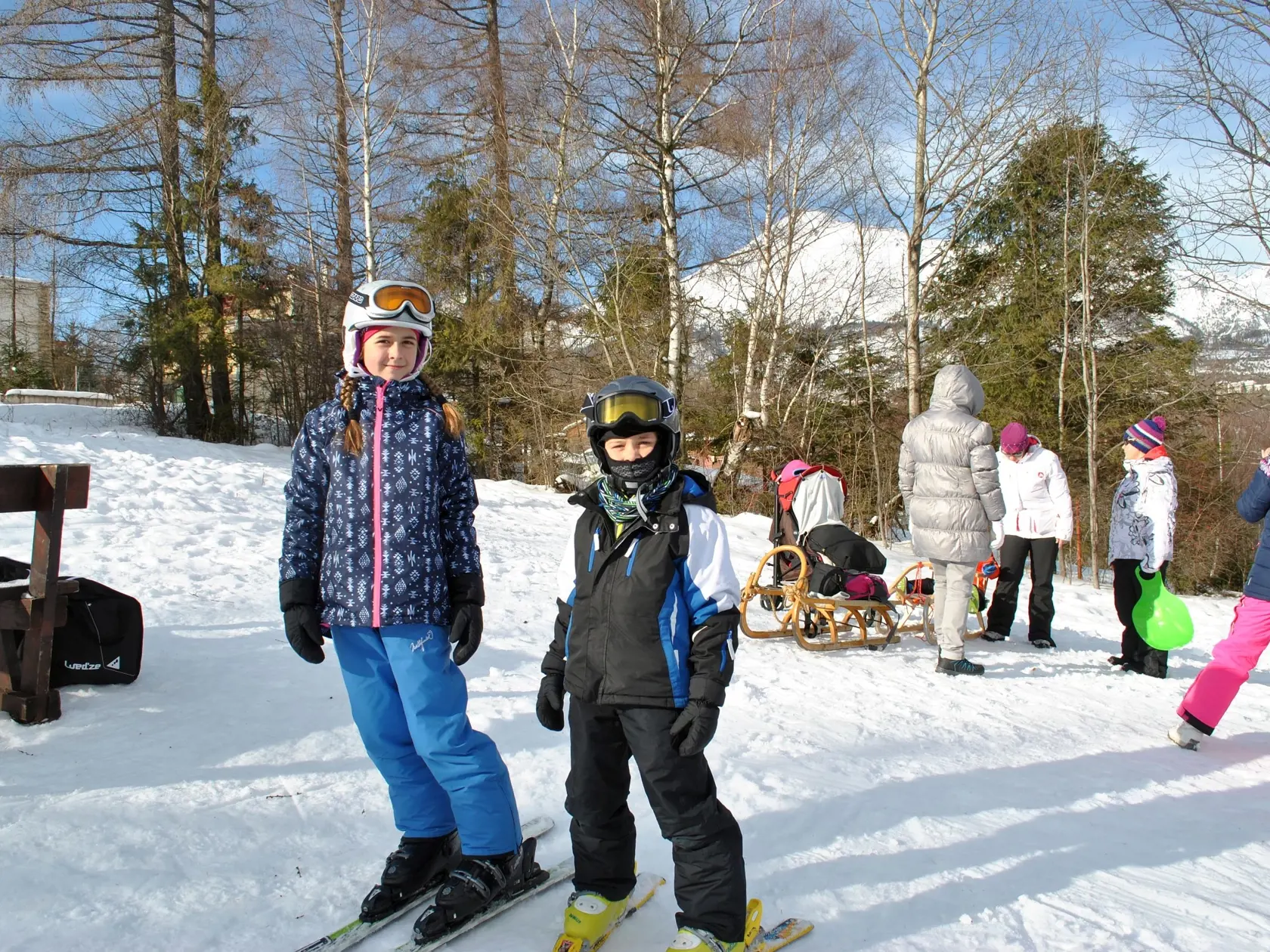 Emily (11) a Tomáško (7) prišli lyžovať z Hlohovca.