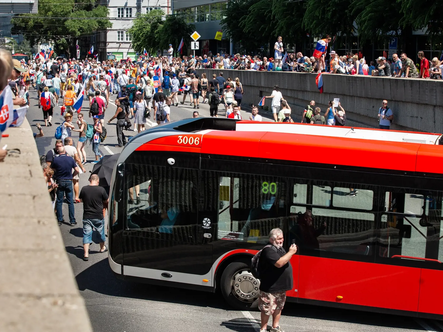 Demonštrácia v centre Bratislavy proti očkovaniu, pandemickým opatreniam, prezidentke SR Zuzane Čaputovej, členom vlády a parlamentu.