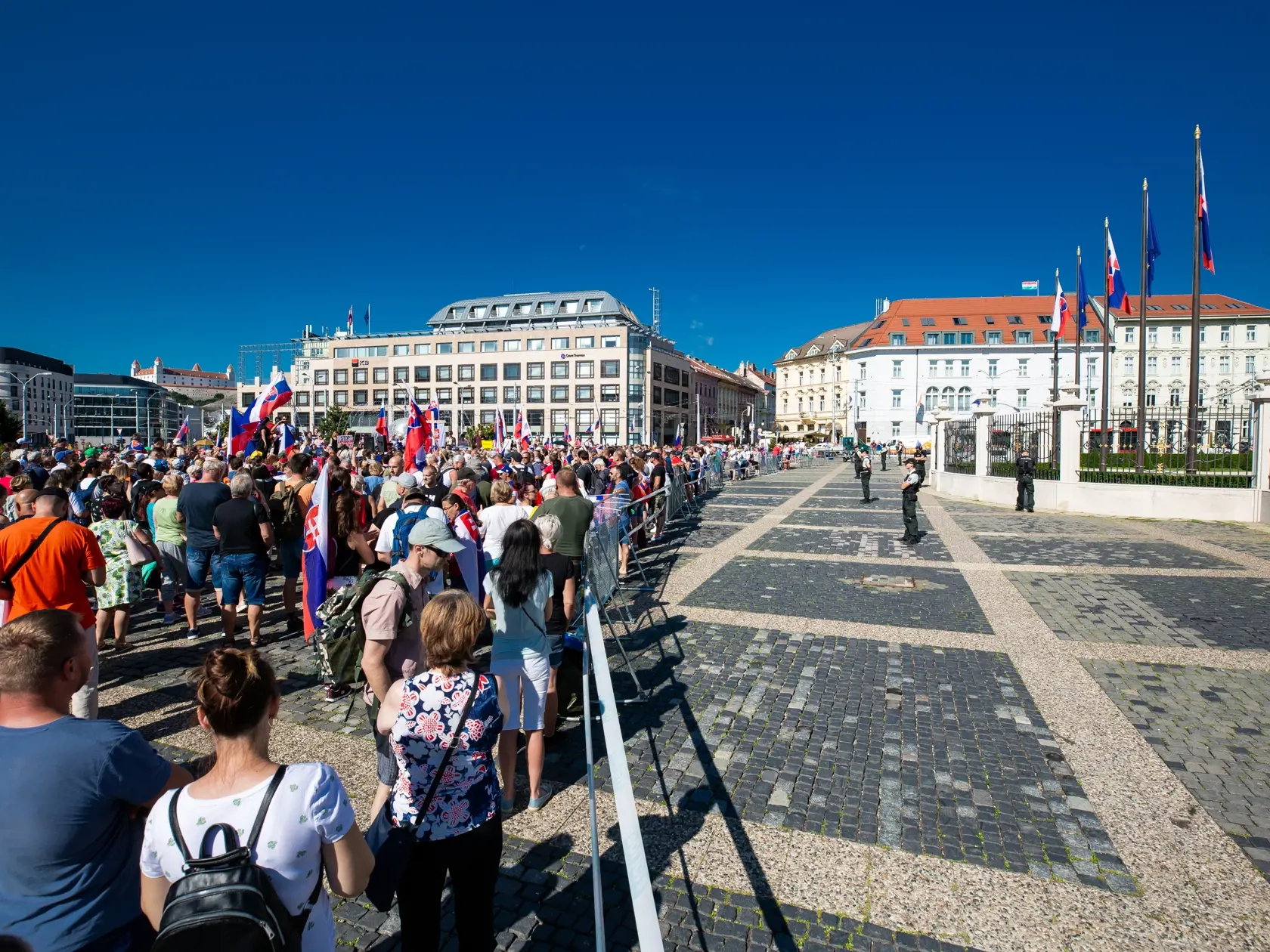 Demonštrácia v centre Bratislavy proti očkovaniu, pandemickým opatreniam, prezidentke SR Zuzane Čaputovej, členom vlády a parlamentu.