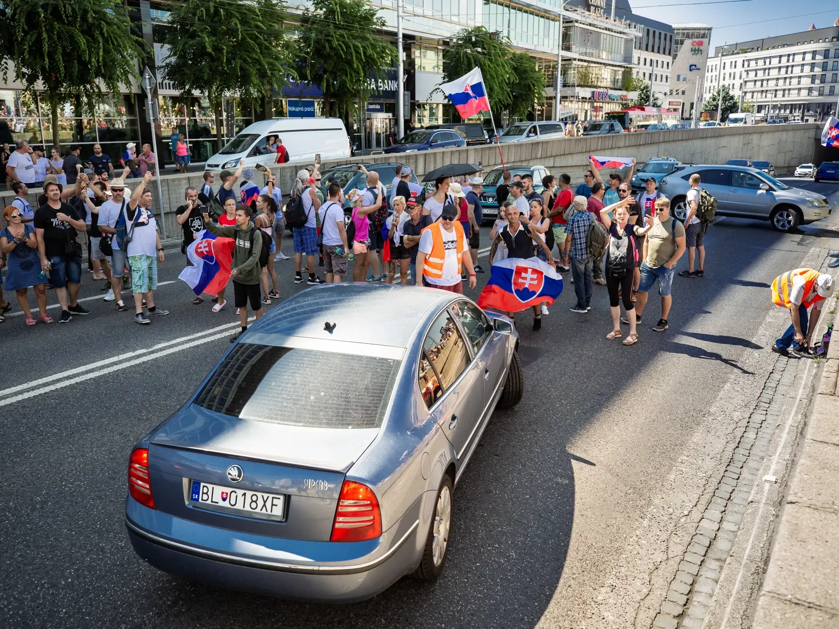 Demonštrácia v centre Bratislavy proti očkovaniu, pandemickým opatreniam, prezidentke SR Zuzane Čaputovej, členom vlády a parlamentu.