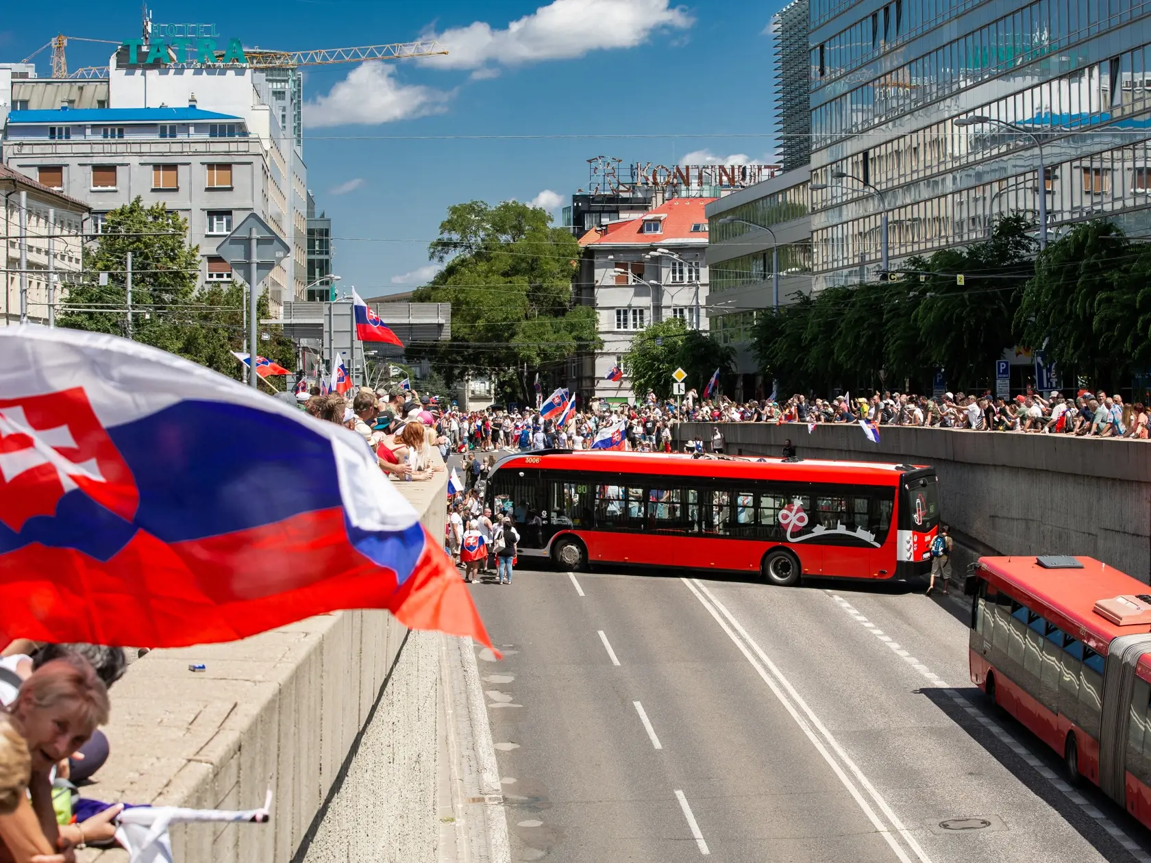 Demonštrácia v centre Bratislavy proti očkovaniu, pandemickým opatreniam, prezidentke SR Zuzane Čaputovej, členom vlády a parlamentu.