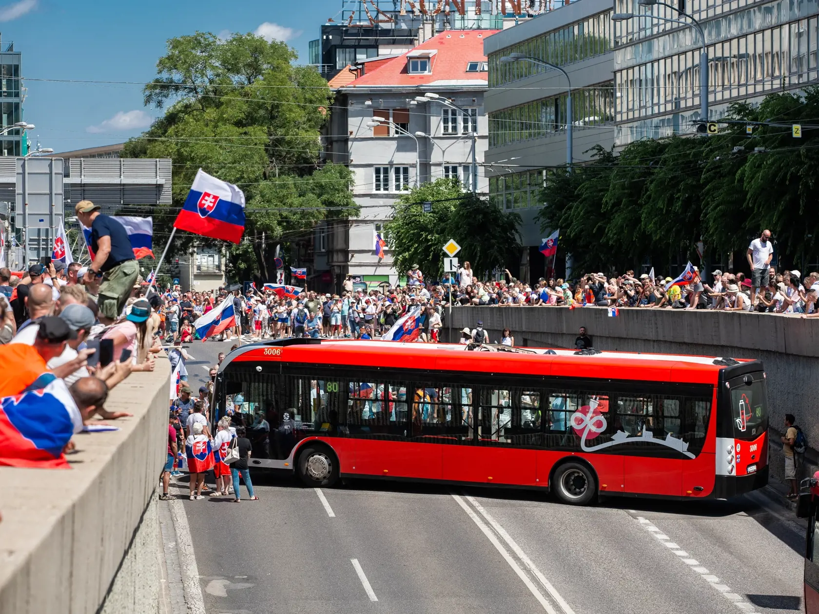 Demonštrácia v centre Bratislavy proti očkovaniu, pandemickým opatreniam, prezidentke SR Zuzane Čaputovej, členom vlády a parlamentu.