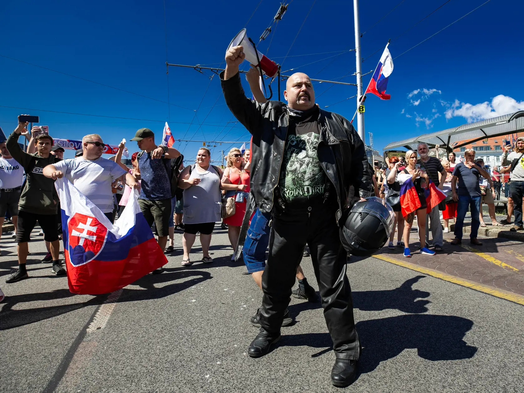Demonštrácia v centre Bratislavy proti očkovaniu, pandemickým opatreniam, prezidentke SR Zuzane Čaputovej, členom vlády a parlamentu.