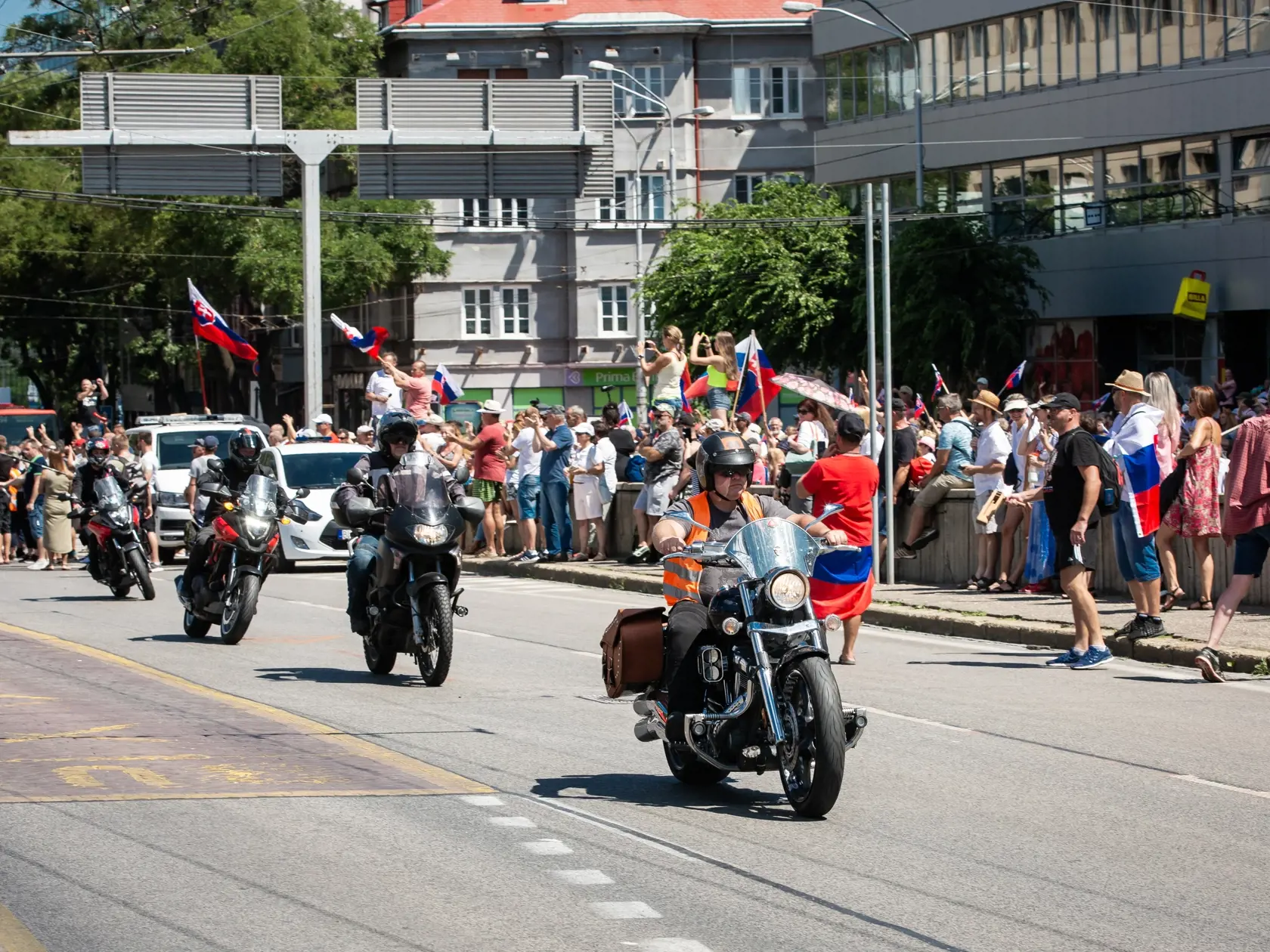 Demonštrácia v centre Bratislavy proti očkovaniu, pandemickým opatreniam, prezidentke SR Zuzane Čaputovej, členom vlády a parlamentu.