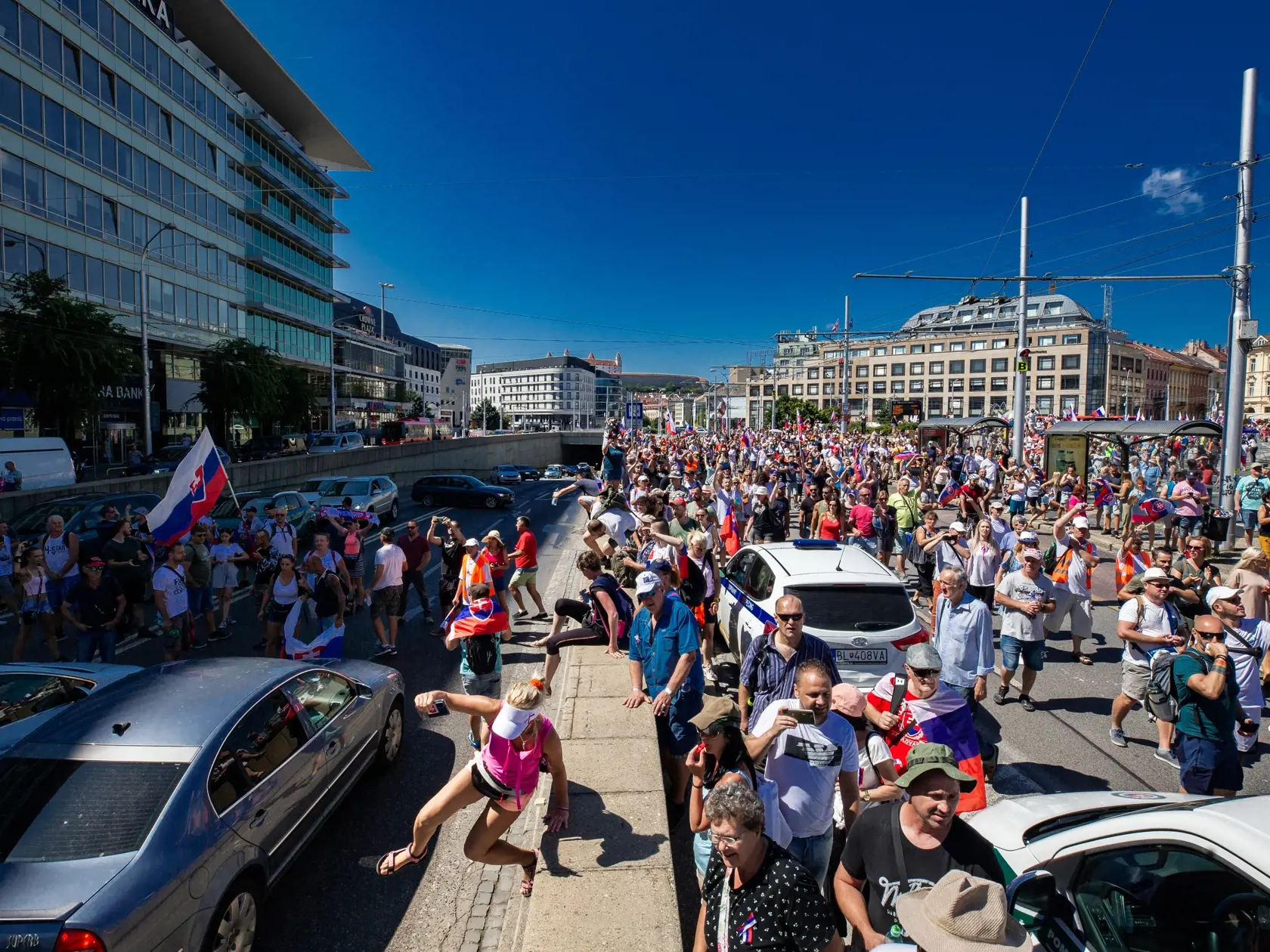 Demonštrácia v centre Bratislavy proti očkovaniu, pandemickým opatreniam, prezidentke SR Zuzane Čaputovej, členom vlády a parlamentu.
