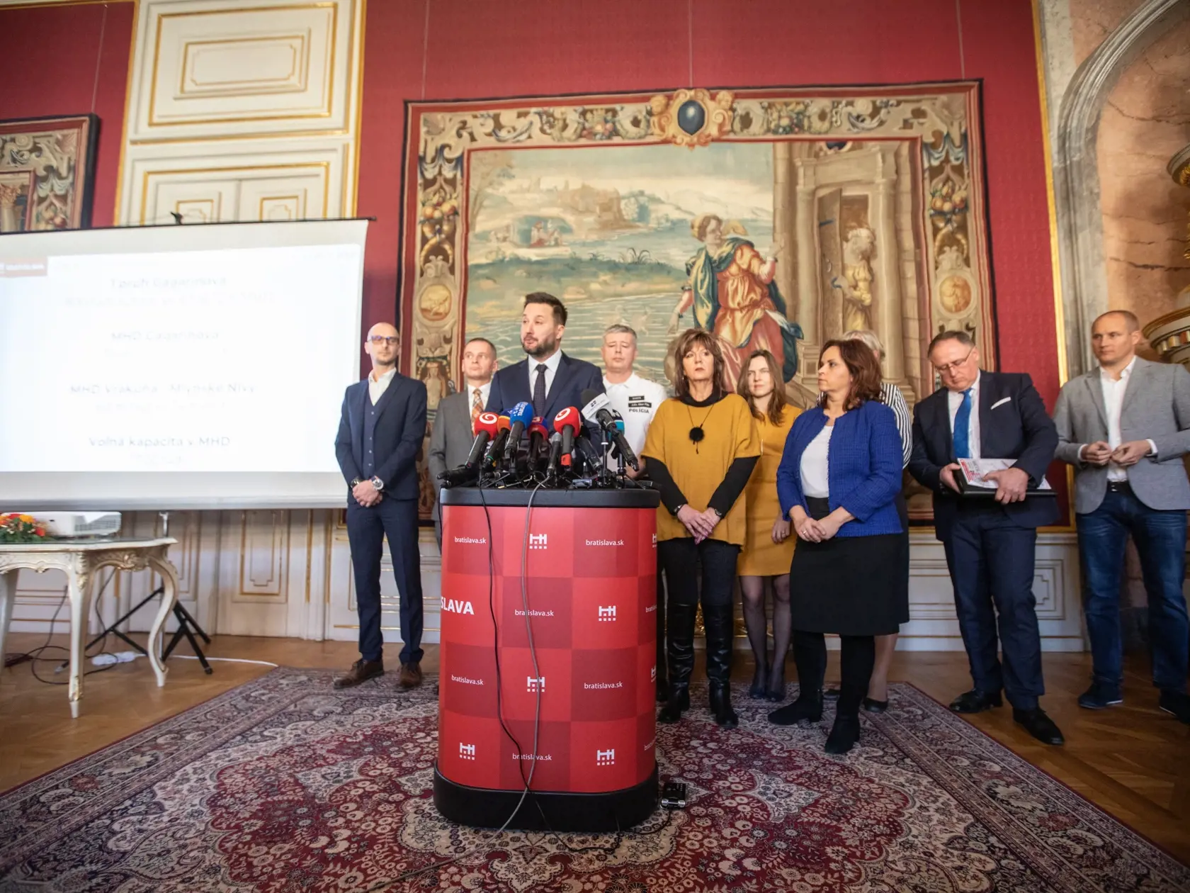 Tlačová konferencia k uzáverám spojenými s vystavbov D4R7 a Mlinksich Nív, ktorú zvolal Ing. Arch. Matúš Vallo v Primaciálnom Paláci.