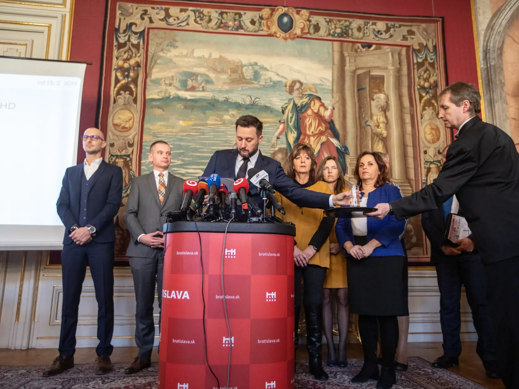 Tlačová konferencia k uzáverám spojenými s vystavbov D4R7 a Mlinksich Nív, ktorú zvolal Ing. Arch. Matúš Vallo v Primaciálnom Paláci.
