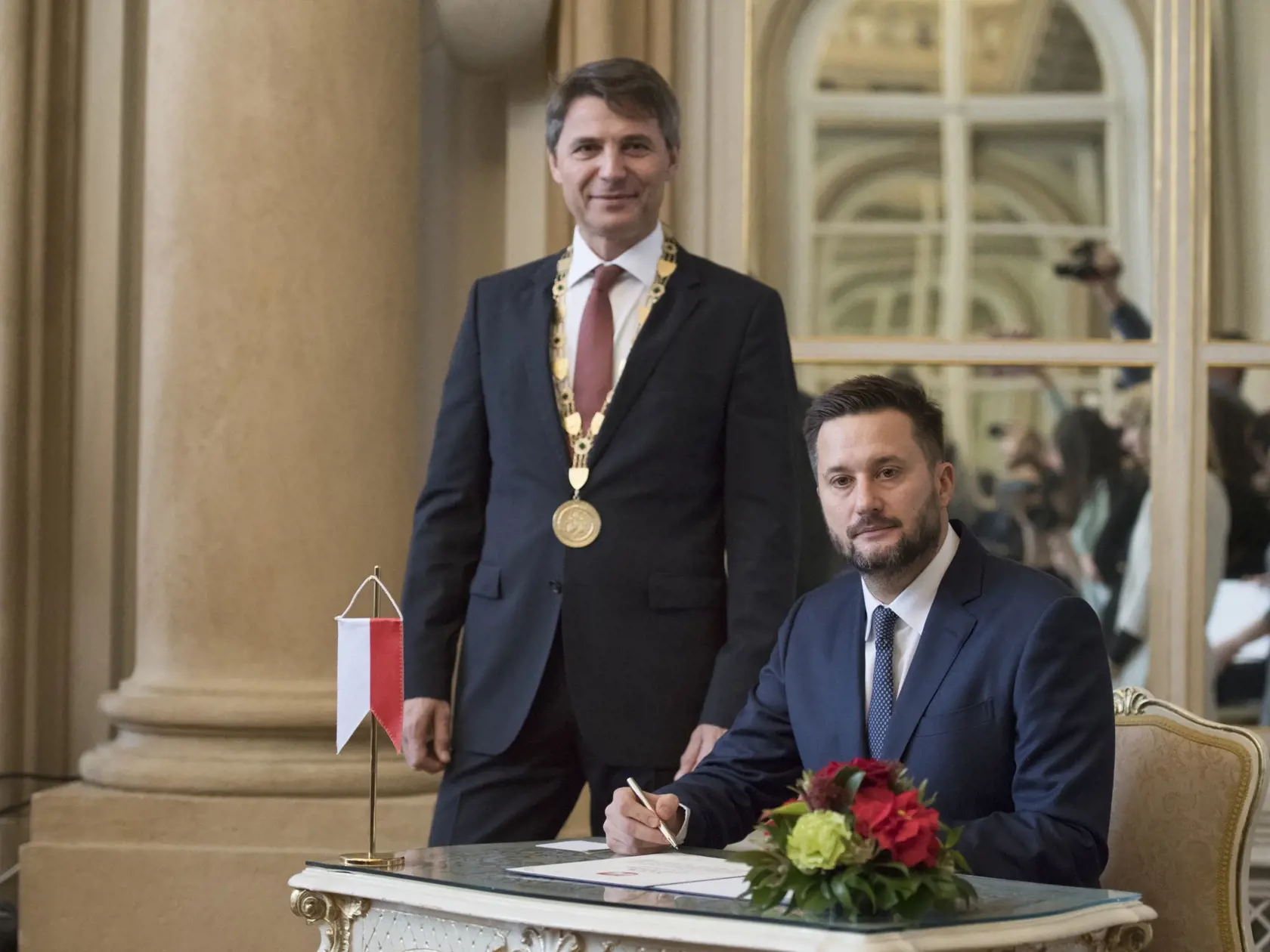 Na snímke vpravo nový starosta Bratislavy.