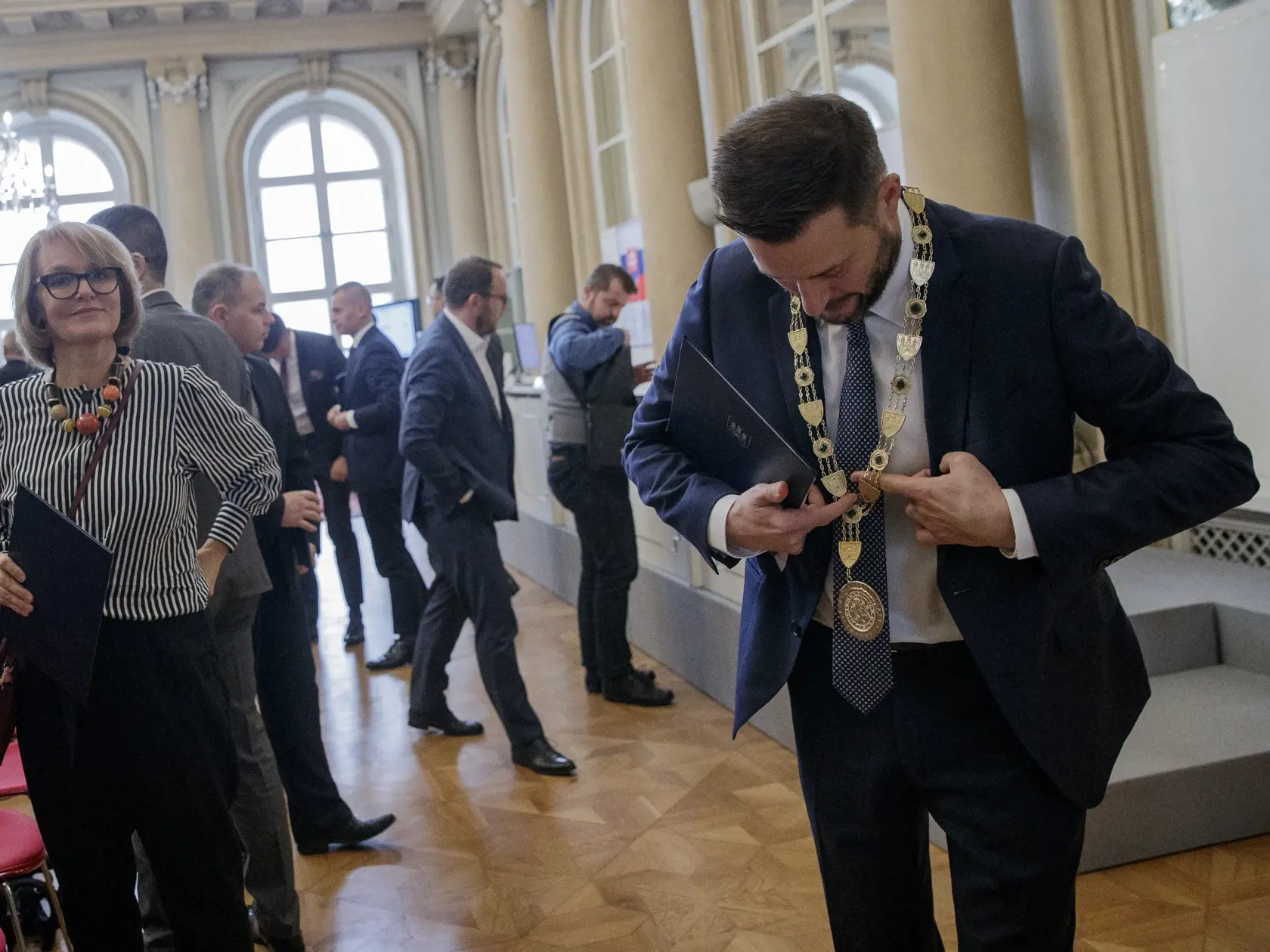 Novozvolený primátor mesta Bratislavy, Matúš Vallo sa na slávnostnom zasadnutí mestského zastupiteľstva ujal svojej funkcie.