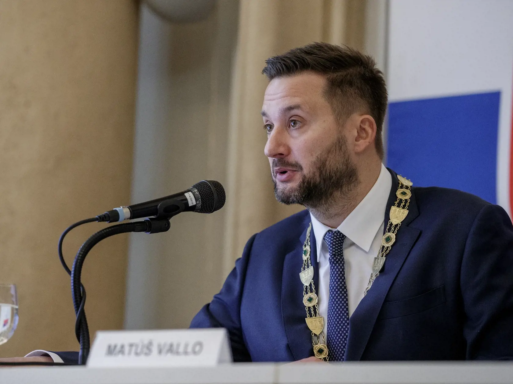 Novozvolený primátor mesta Bratislavy, Matúš Vallo sa na slávnostnom zasadnutí mestského zastupiteľstva ujal svojej funkcie.