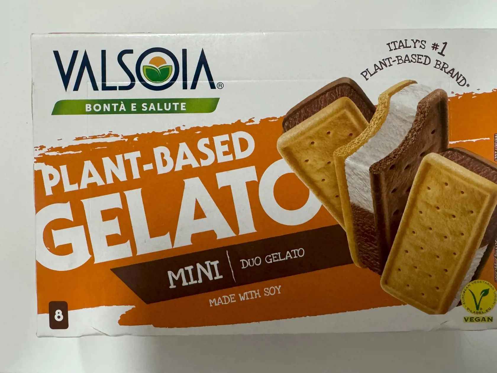 14. Valsoia Vegan - Duo 0,50 € = Tento nanuk je zmesou vody, sóje, cukru, tuku, kakaa, vápnika, vitamínu D, pšeničnej múky a rôznych éčok. Napriek obsahu vápnika a vitamínu D by som tento nanuk nezvolila, vieme nájsť vhodnejšie a lepšie vstrebateľné zdroje týchto mikroživín.