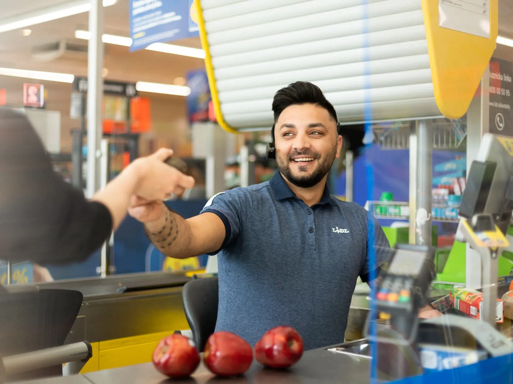 Okrem motivujúcich platov – vyšších ako priemerných platov v maloobchode – ponúka Lidl svojim zamestnancom bohatý balík benefitov.