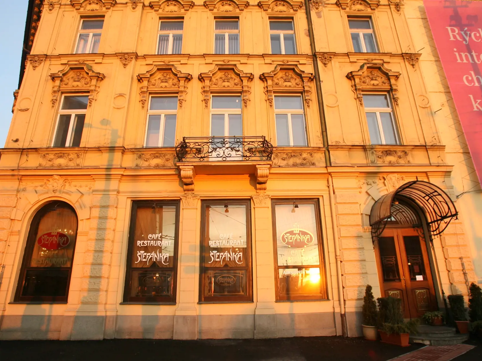kaviareň, bratislavské kaviarne,Bratislava, 
Štefánka,
pôvodný súbor:IMG_foto Julo Dubravay_0019914.JPG