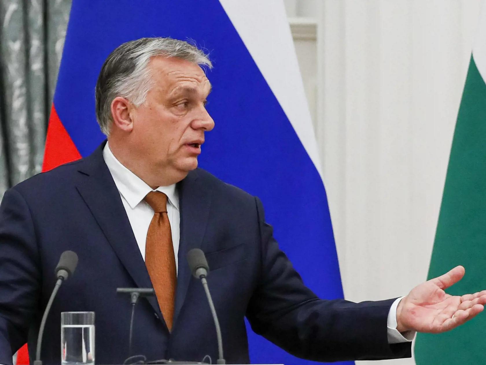 WA 31 Moskva - Maďarský premiér Viktor Orbán počas spoločnej tlačovej konferencie s ruským prezidentom Vladimirom Putinom v Moskve v utorok 1. februára 2022. FOTO TASR/AP

 
Hungary's Prime Minister Viktor Orban gestures while speaking to the media during a joint news conference with Russian President Vladimir Putin following their talks in the Kremlin in Moscow, Russia, Tuesday, Feb. 1, 2022. Putin says the U.S. and its allies have ignored Russia's top security demands. In his first comments on