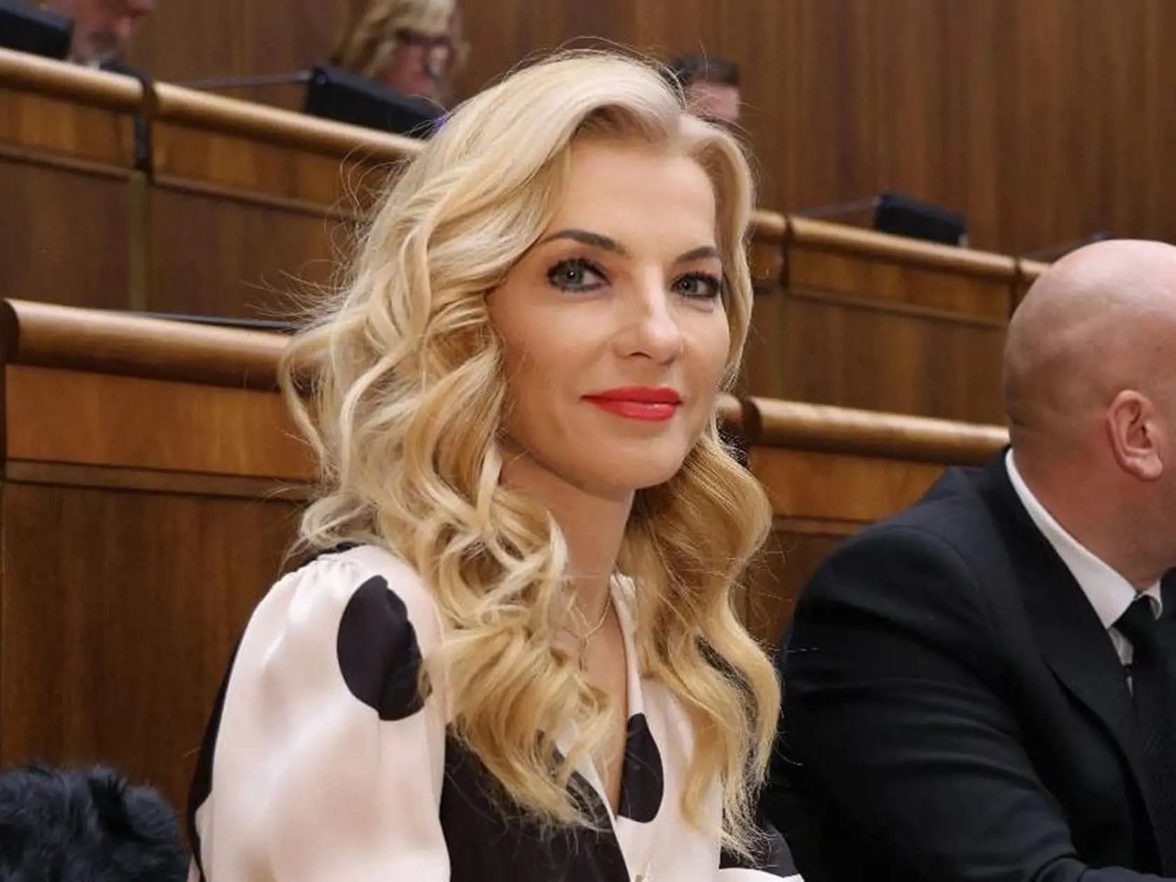 Hovorca Ministerstva kultúry (MK) SR Pavol Čorba poslal šokujúce vyjadrenie ministerky kultúry Martiny Šimkovičovej. Tá sa rozhodla, že na "školenia mládeže na sexualizovanú šou LGBTI organizovanú mimovládkou" už neprispeje ani cent.