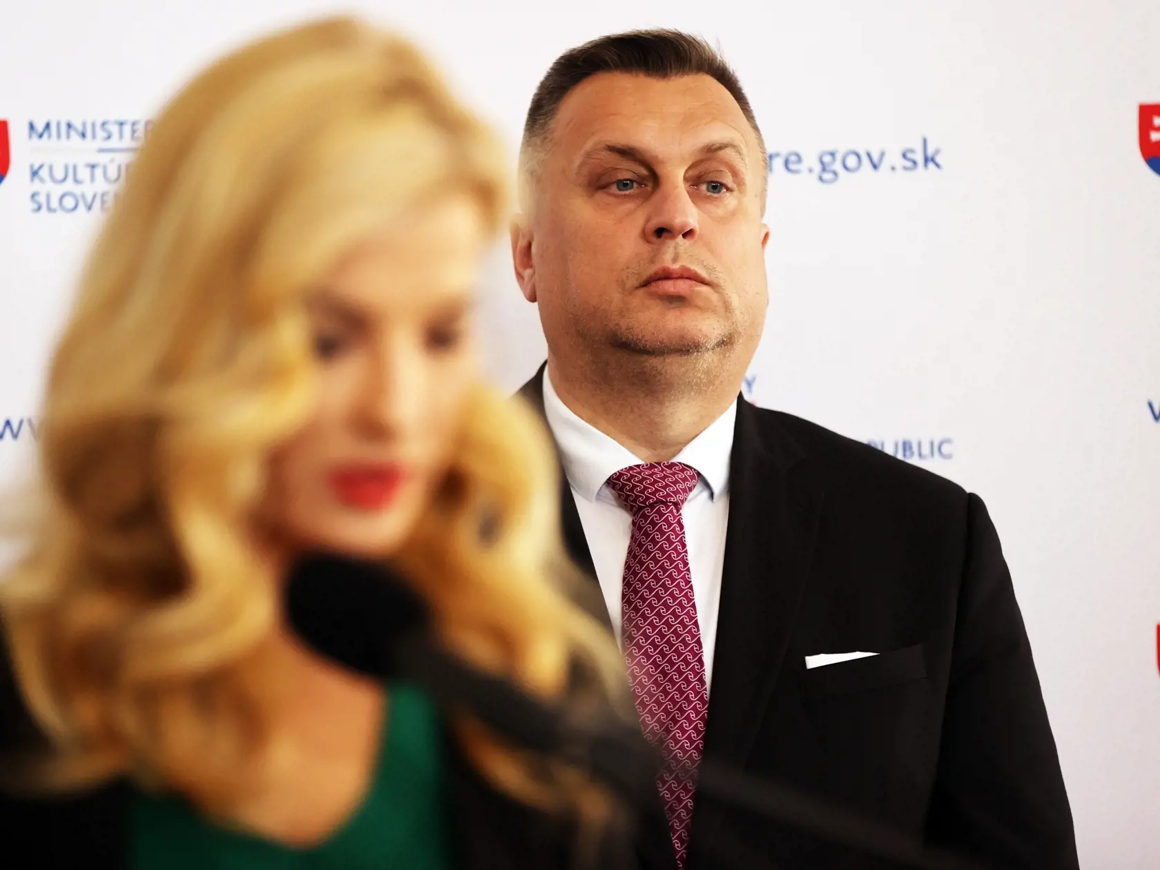 Na snímke sú Martina Šimkovičová, Andrej Danko, Tomáš Tataba a Lukáš Machala-generálny tajomník služobného úradu MKSR.
