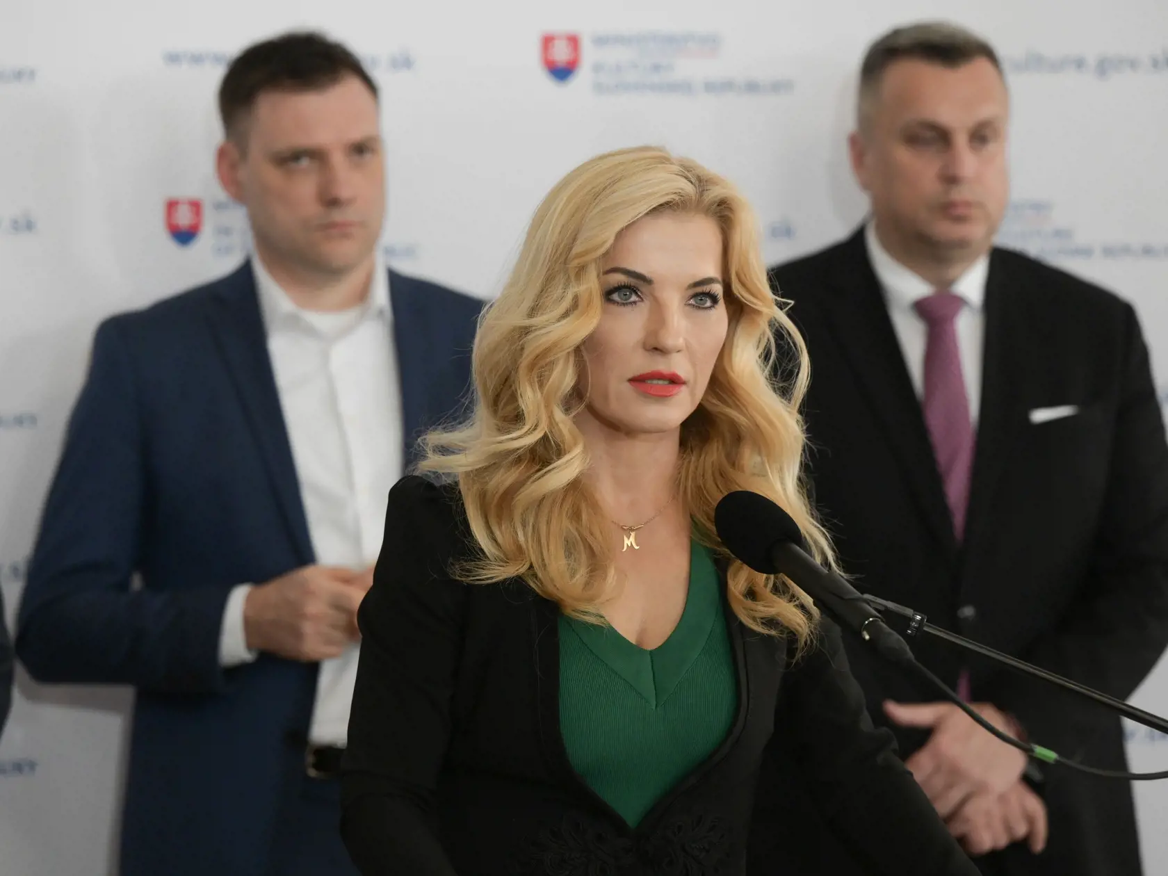 Na snímke uprostred ministerka kultúry SR Martina Šimkovičová (nominantka SNS), vľavo podpredseda vlády a minister životného prostredia SR (nominant SNS) Tomáš Taraba a vpravo podpredseda NR SR Andrej Danko (SNS) počas tlačovej konferencie na tému Návrh zákona o Slovenskej televízii a rozhlase, ktorý Ministerstvo kultúry SR predložilo do medzirezortného pripomienkového konania, vo štvrtok 14.marca 2024 v Bratislave. FOTO TASR - Pavel Neubauer



