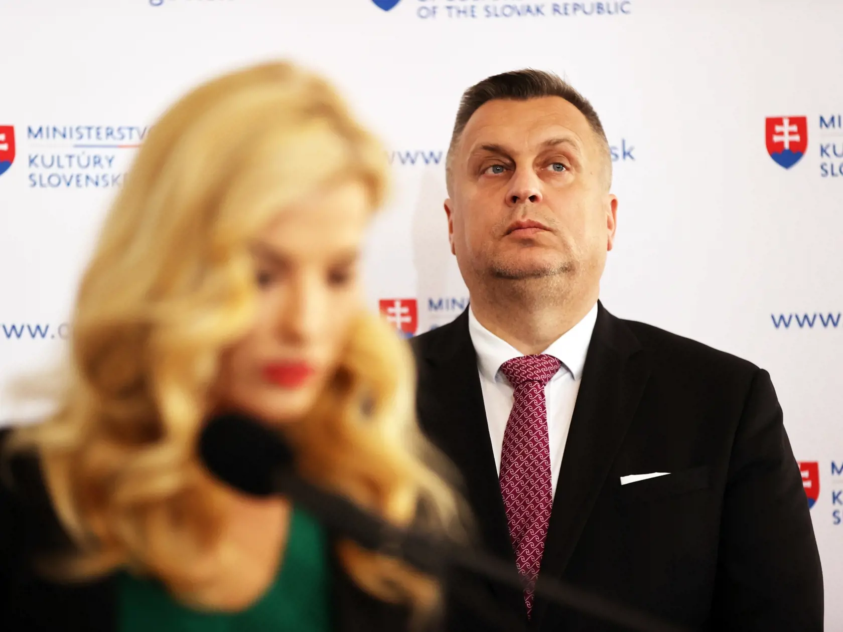 Na snímke sú Martina Šimkovičová, Andrej Danko, Tomáš Tataba a Lukáš Machala-generálny tajomník služobného úradu MKSR.
