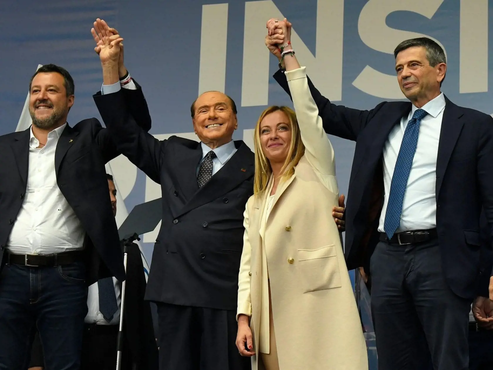 Víťazná koalícia. Zľava Matteo Salvini, Silvio Berlusconi, Giorgia Meloniová a Maurizio Lupi