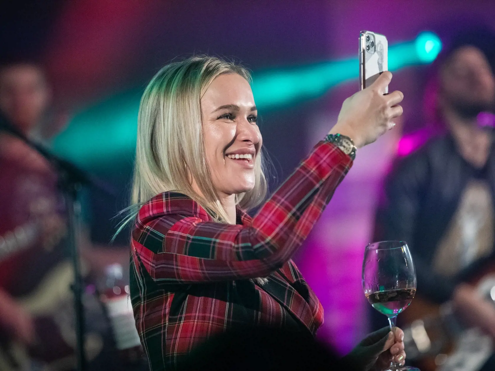 Premiéra slovenskej romantickej komédie "Príliš osobná známosť" v jednom z hotelov vo Vysokých Tatrách spojená s koncertom kapely IMT Smile. Na snímke Nela Slováková.