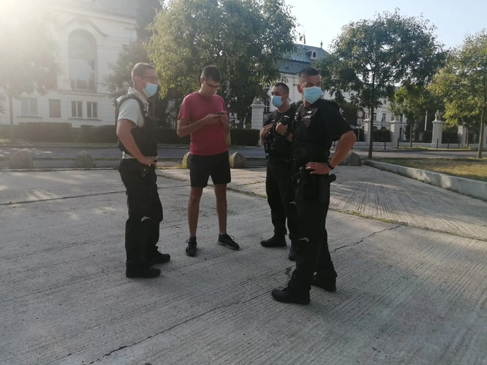 Polícia zadržala na zhromaždení PS ďalšieho človeka.
