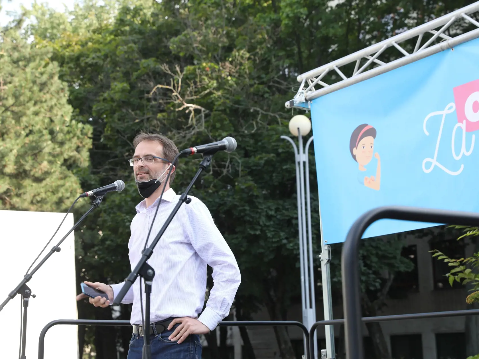 Na snímke je demonštrácia na podporu očkovania na bratislavskom Námestí slobody, počas ktoréj sa ľudia mohli zaočkovať jednodávkovou vakcínou. Akciu na podporu očkovania zorganizovalo Progresívne Slovensko. Na snímke je lekár Tomáš Szalay.