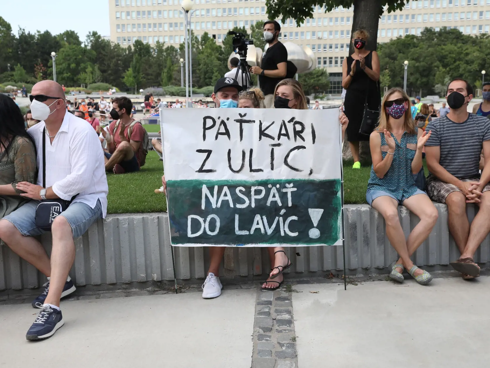 Na snímke je demonštrácia na podporu očkovania na bratislavskom Námestí slobody, počas ktoréj sa ľudia mohli zaočkovať jednodávkovou vakcínou. Akciu na podporu očkovania zorganizovalo Progresívne Slovensko.