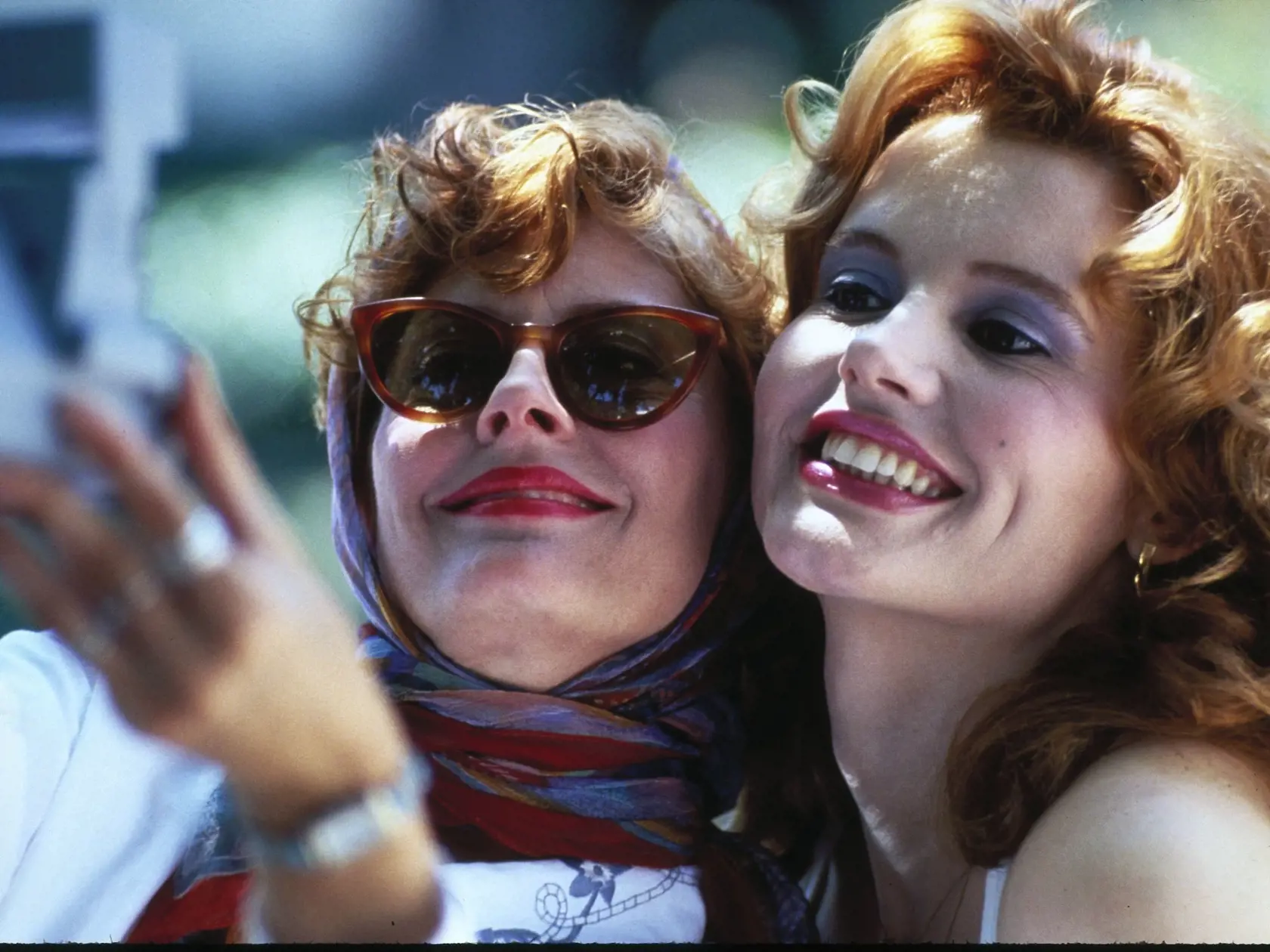 Susan Sarandon a Geena Davis vo filme Thelma a Louise.