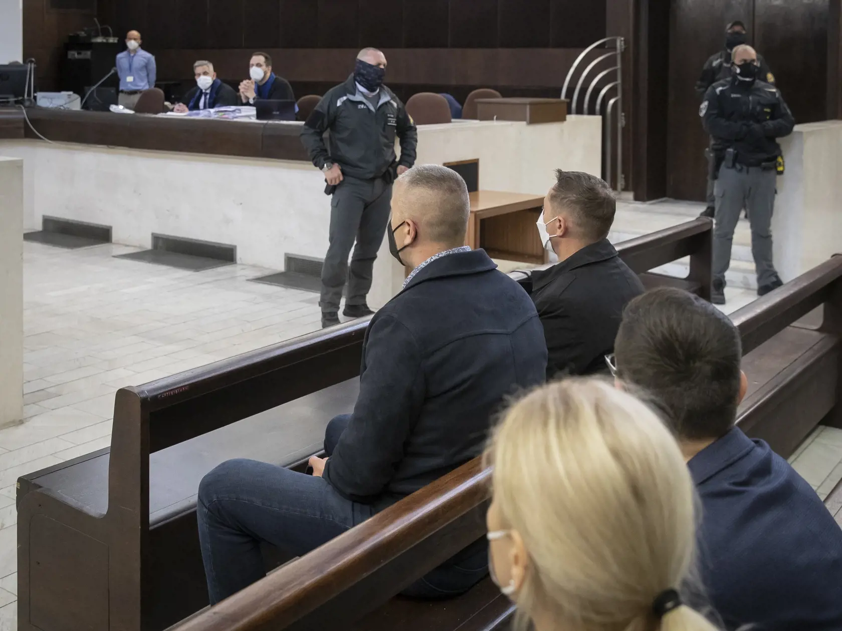 Najvyšší súd SR uznal šéfa ĽSNS Mariana Kotlebu vinným za to, že verejne prejavoval sympatie k nacistickému režimu tým, že verejne prezentoval symboly, ktoré znázorňujú potláčanie ľudských práv.