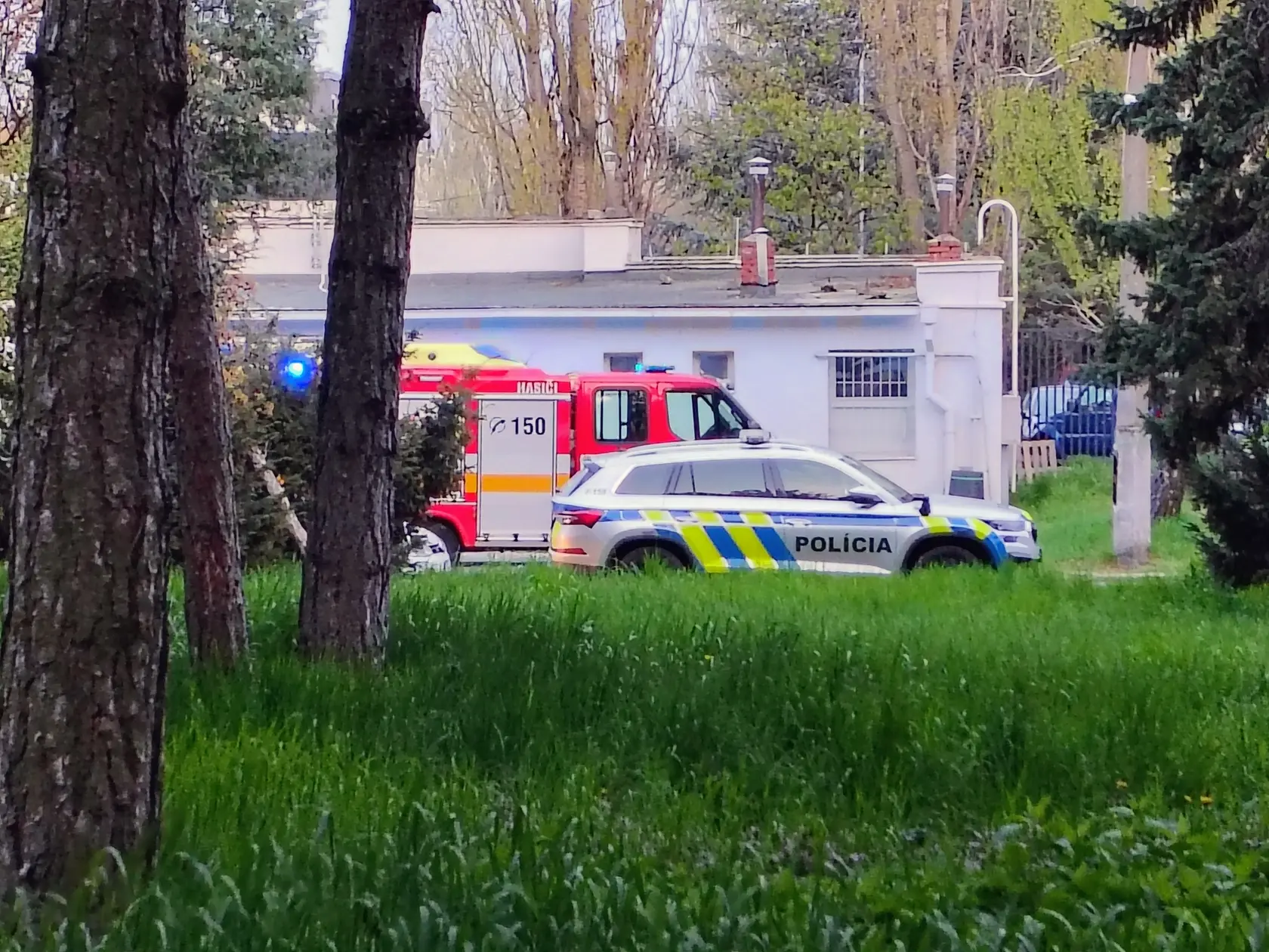 Celý bytový dom bol evakuovaný, aby sa predišlo akémukoľvek nebezpečenstvu.